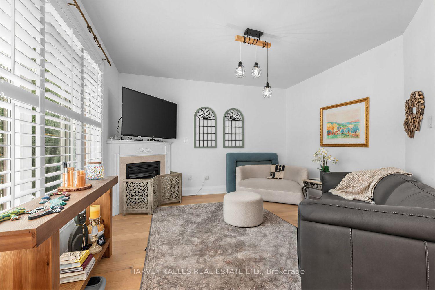 Photo 24 of 39 Chardonnay Drive, Vaughan, Patterson — HOMEH