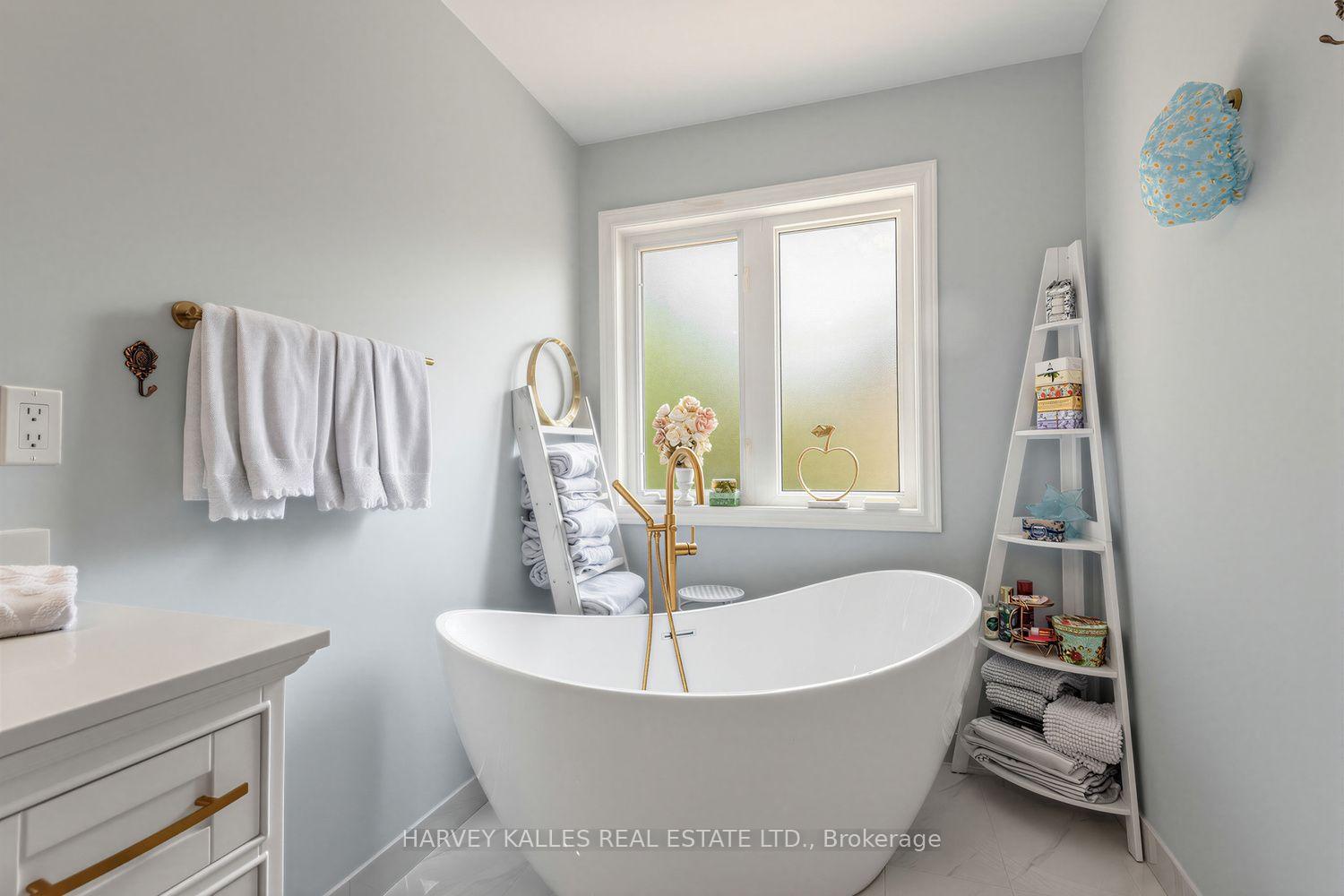 Photo 37 of 39 Chardonnay Drive, Vaughan, Patterson — HOMEH