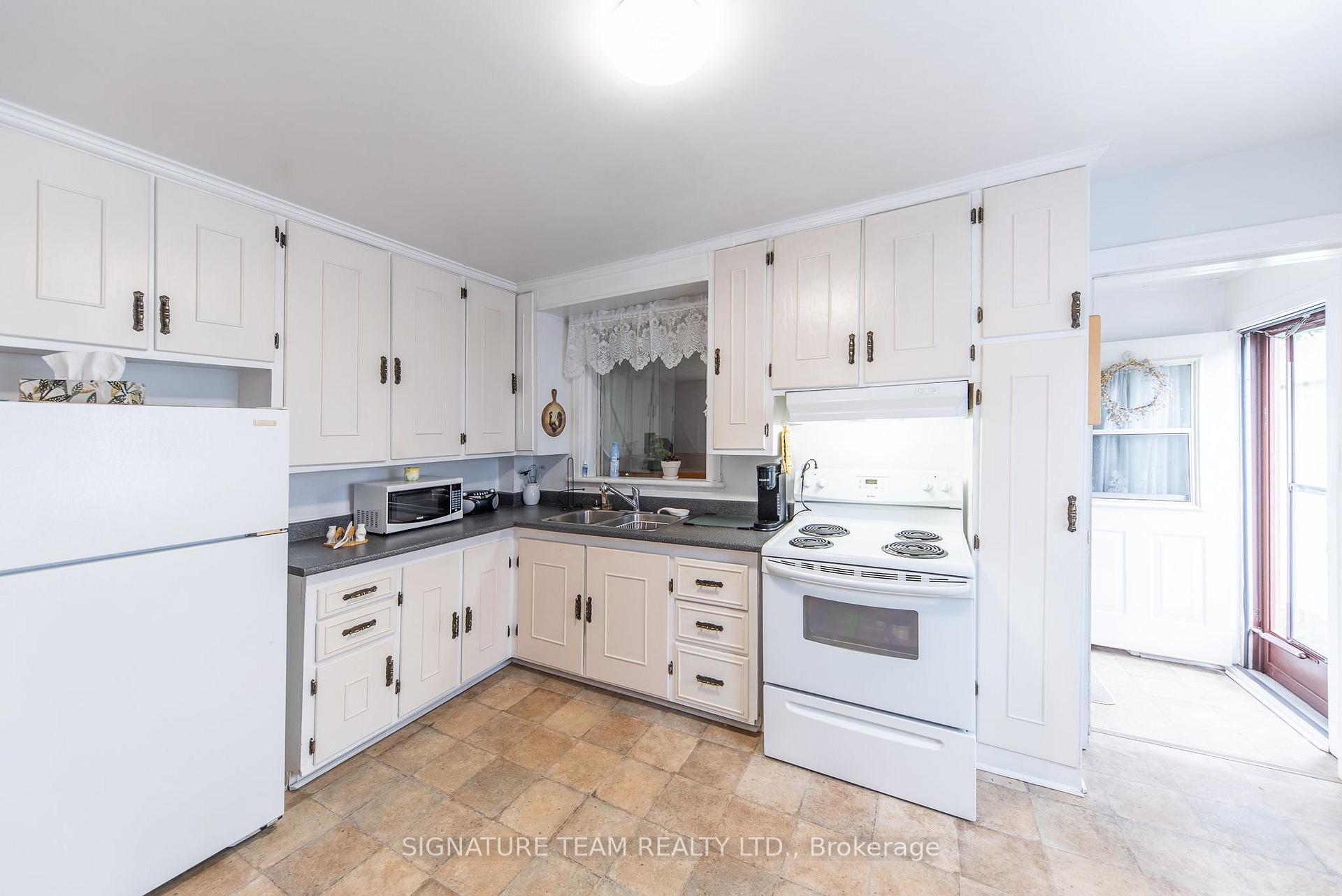 Photo 13 of 259 Peter Street, Pembroke, Pembroke — HOMEH