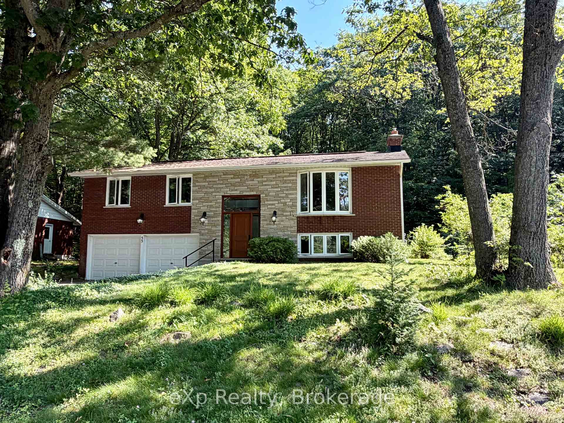 Photo 2 of 55 Wilshier Boulevard, Bracebridge, Macaulay — HOMEH