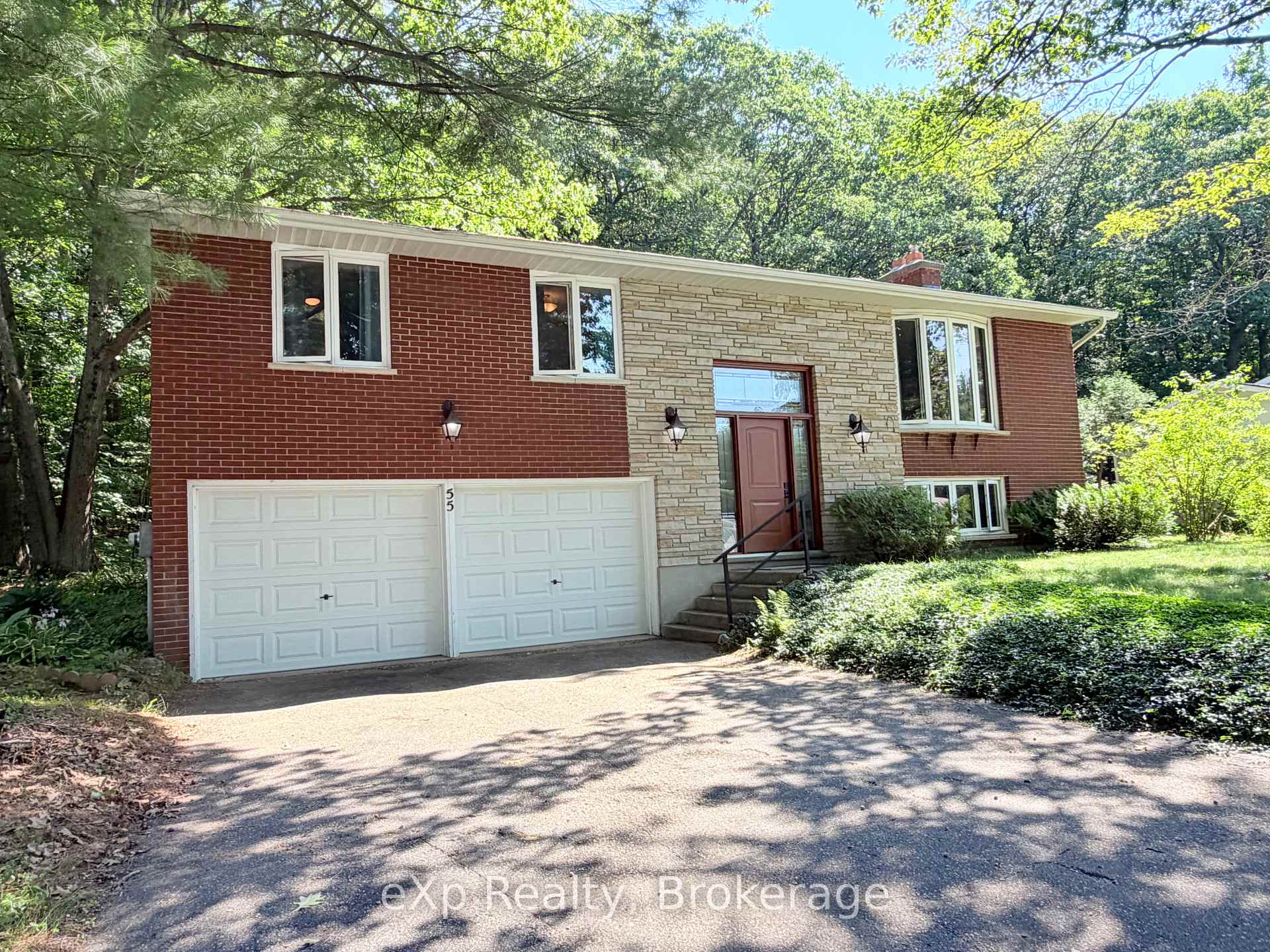 Photo 3 of 55 Wilshier Boulevard, Bracebridge, Macaulay — HOMEH