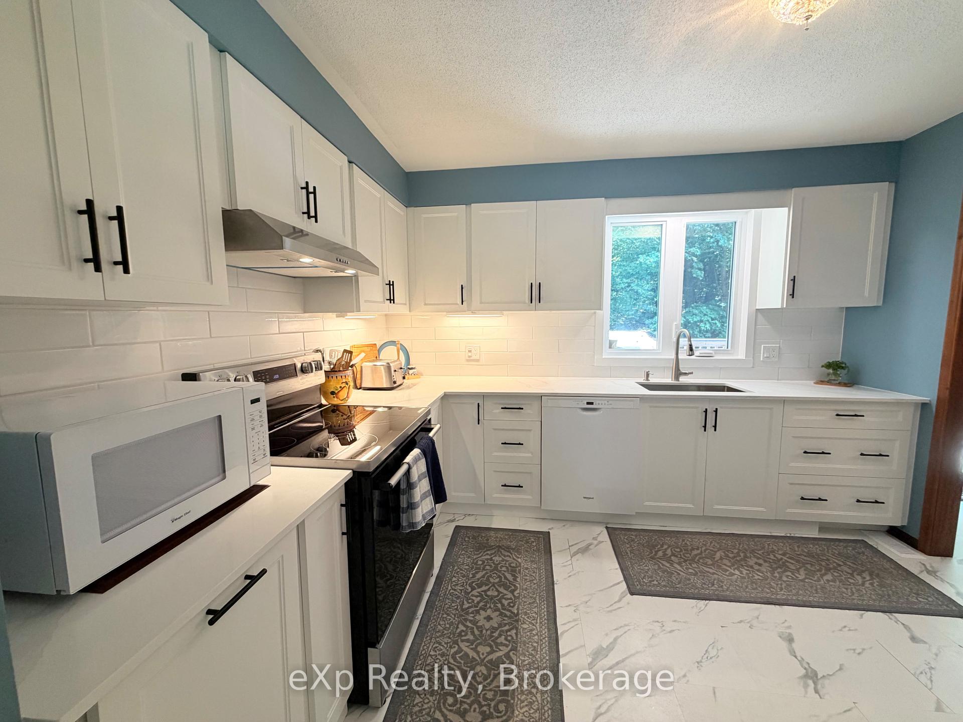 Photo 6 of 55 Wilshier Boulevard, Bracebridge, Macaulay — HOMEH