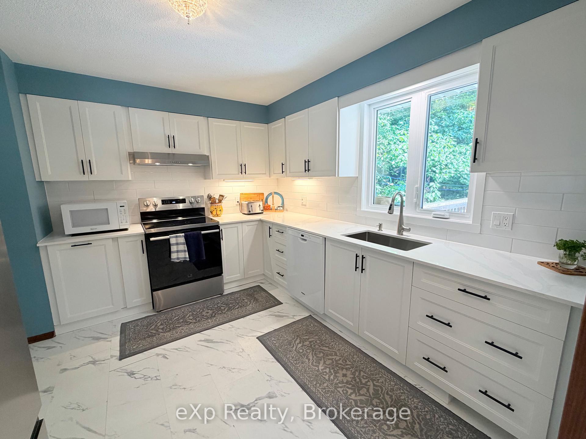 Photo 7 of 55 Wilshier Boulevard, Bracebridge, Macaulay — HOMEH