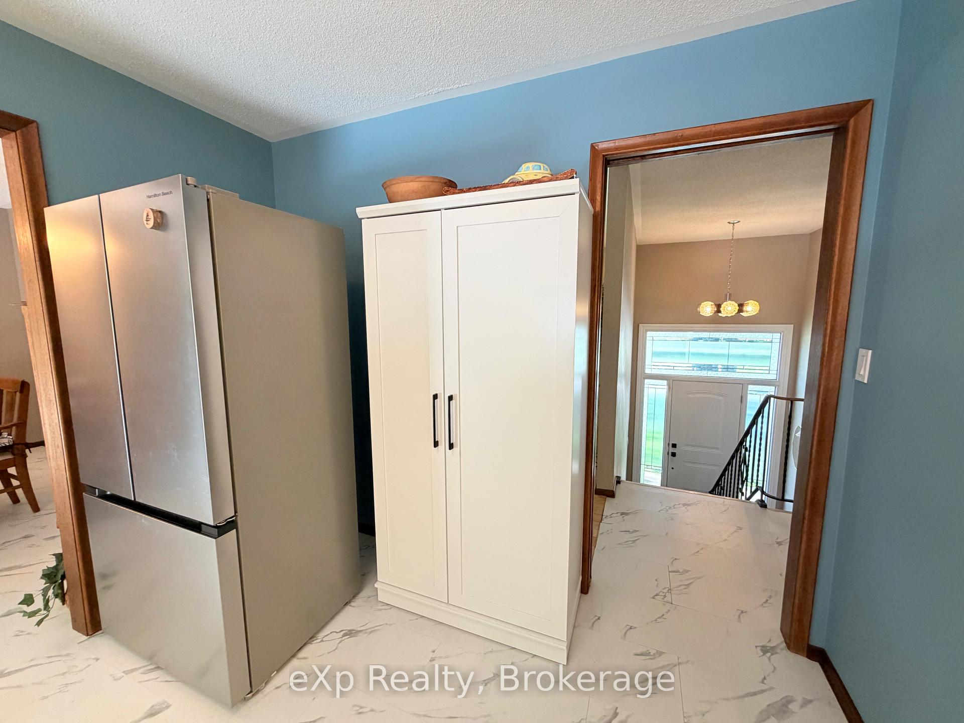 Photo 8 of 55 Wilshier Boulevard, Bracebridge, Macaulay — HOMEH