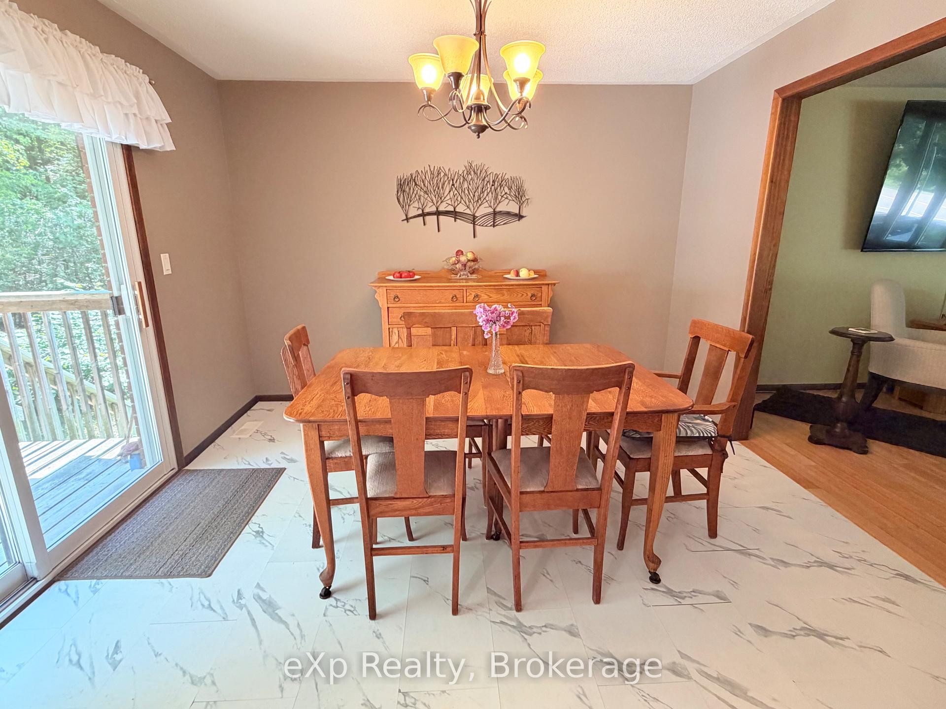 Photo 9 of 55 Wilshier Boulevard, Bracebridge, Macaulay — HOMEH