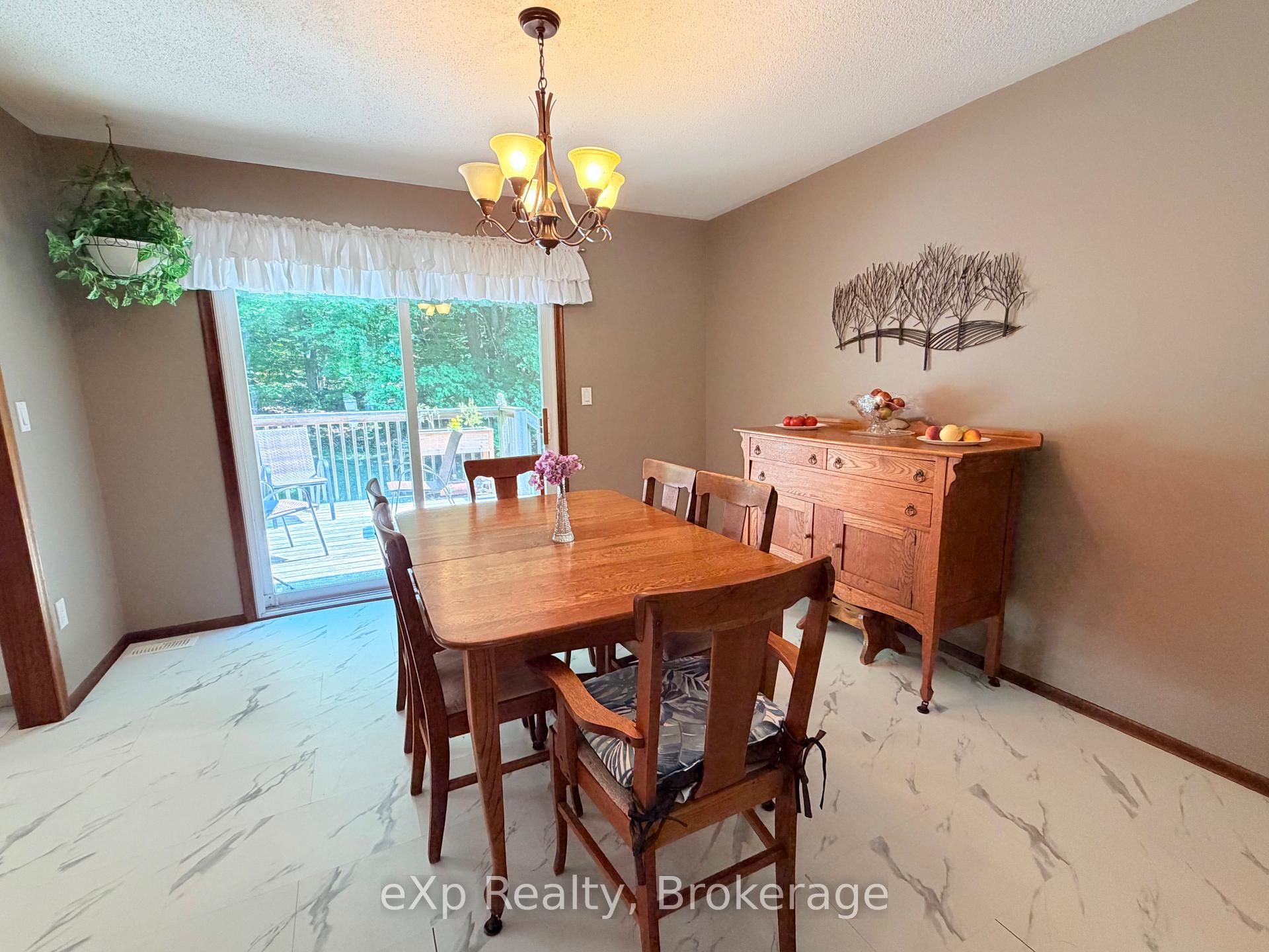 Photo 11 of 55 Wilshier Boulevard, Bracebridge, Macaulay — HOMEH