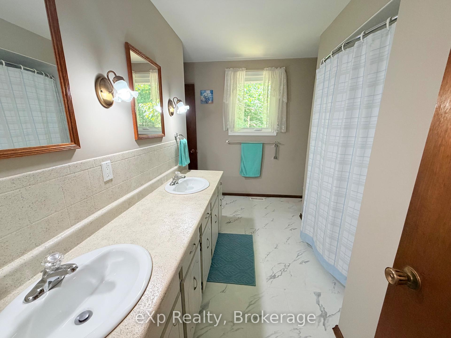 Photo 22 of 55 Wilshier Boulevard, Bracebridge, Macaulay — HOMEH