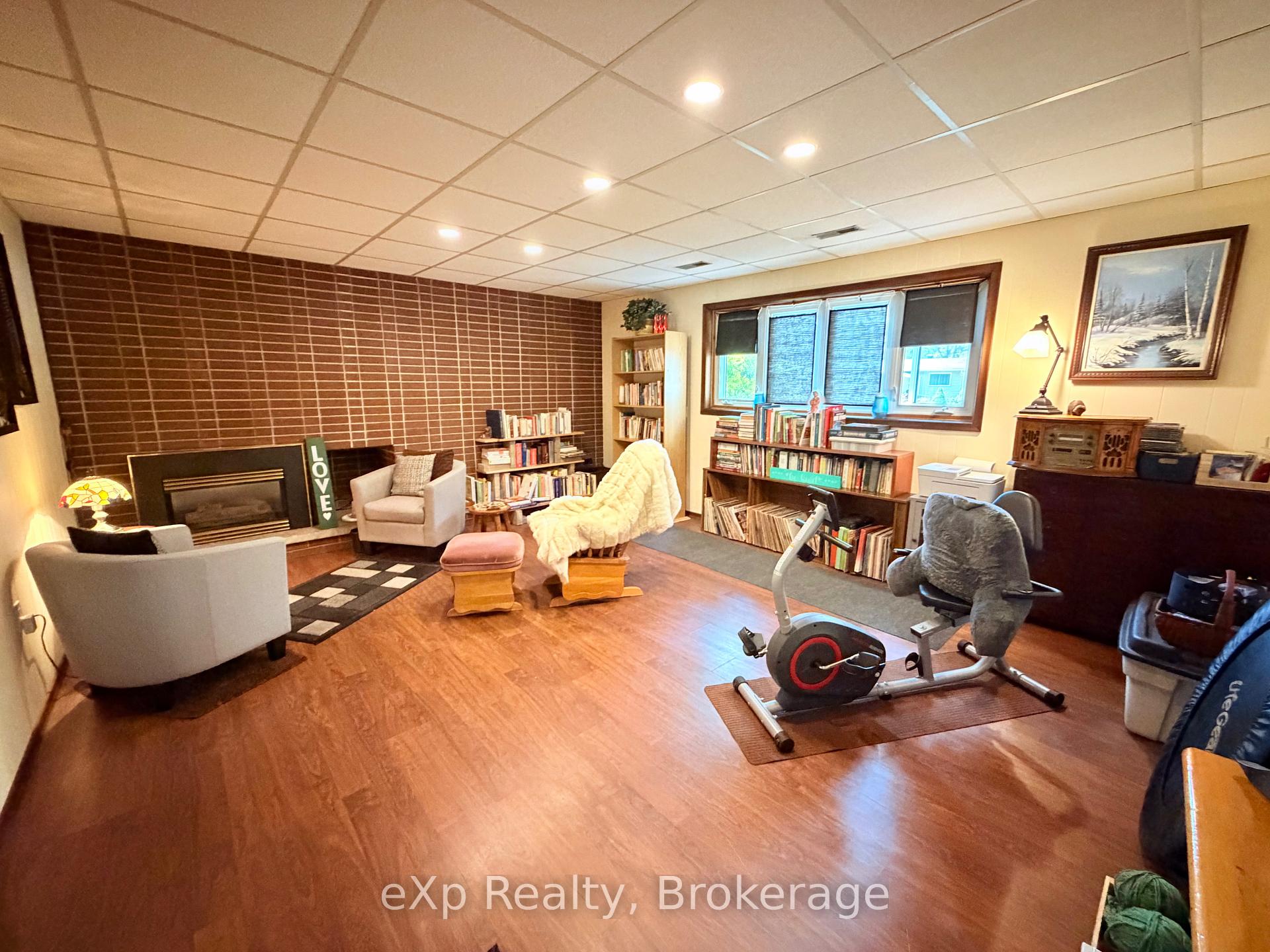 Photo 24 of 55 Wilshier Boulevard, Bracebridge, Macaulay — HOMEH