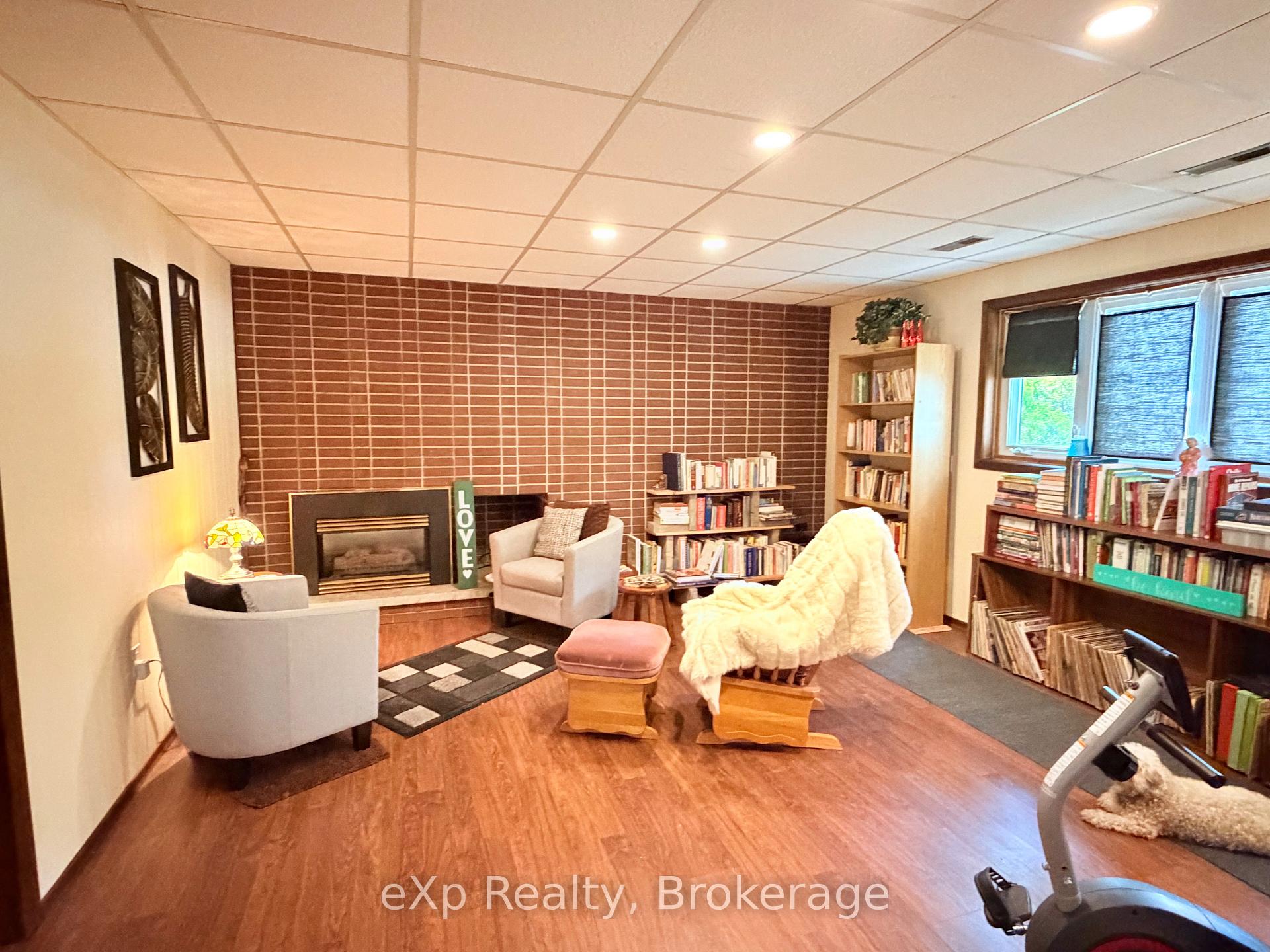 Photo 25 of 55 Wilshier Boulevard, Bracebridge, Macaulay — HOMEH