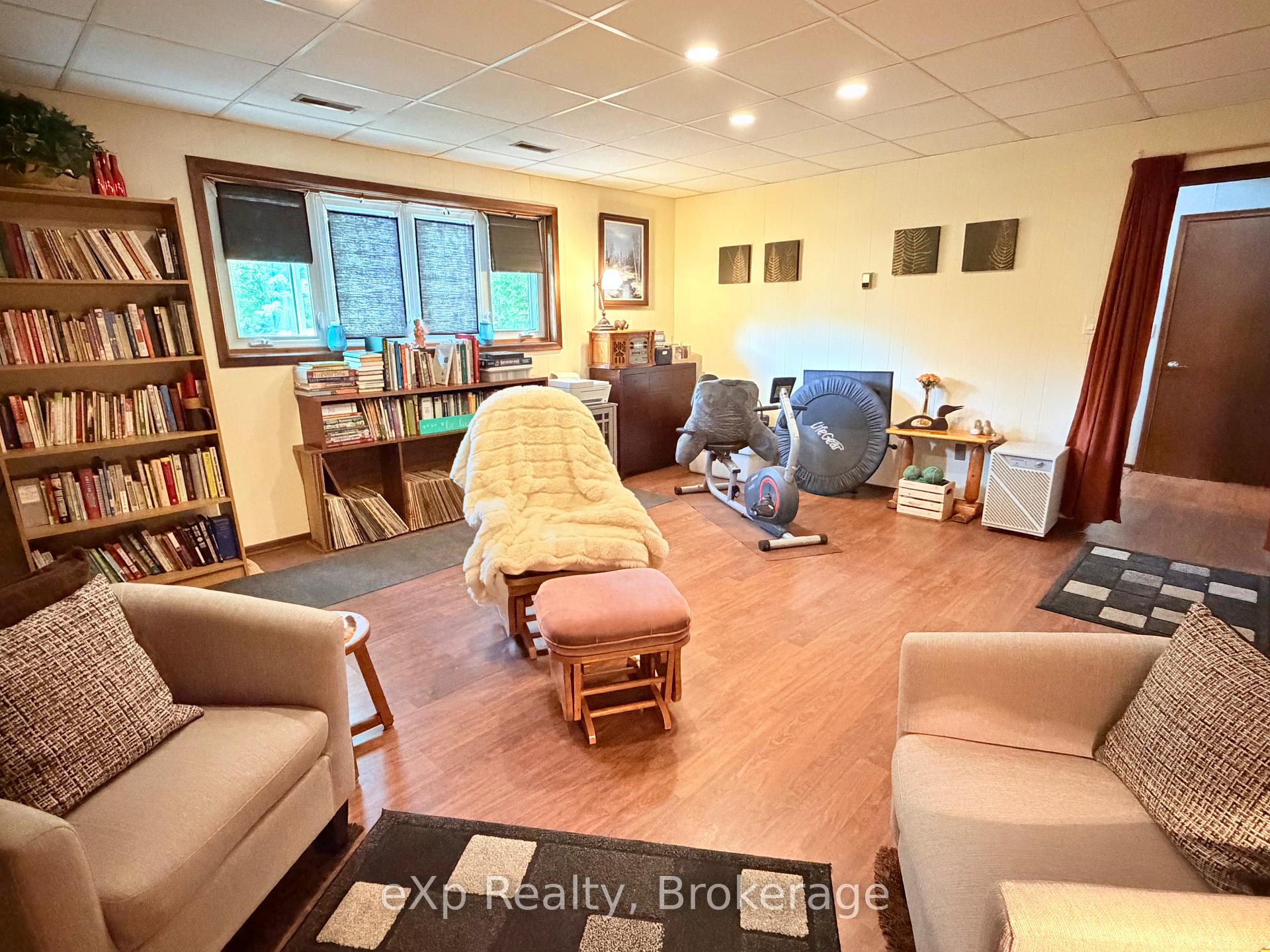 Photo 26 of 55 Wilshier Boulevard, Bracebridge, Macaulay — HOMEH