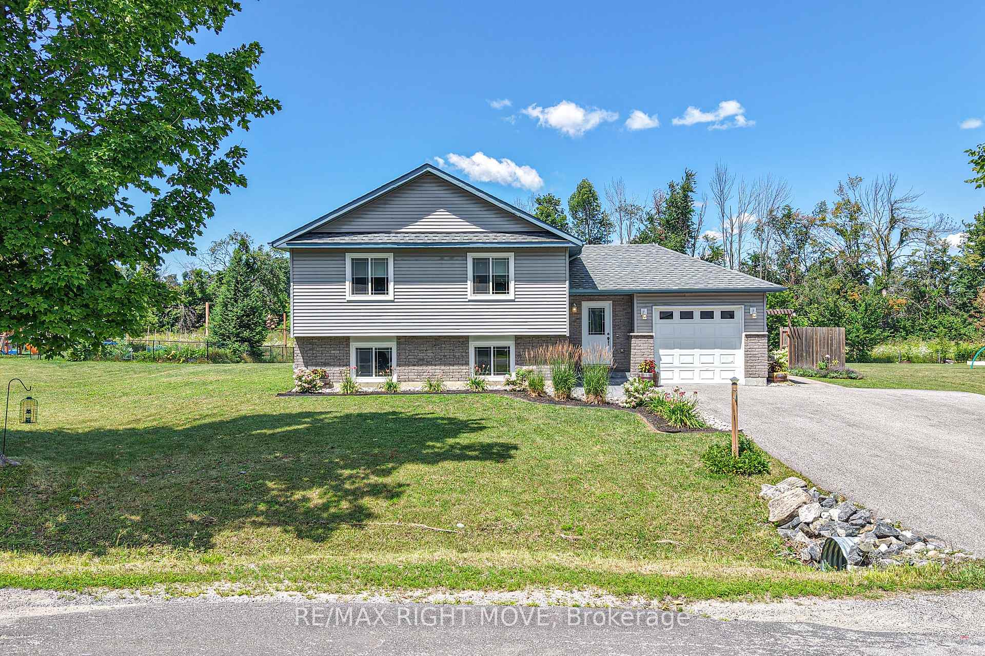 Photo 35 of 1988 Warminster Side Road, Oro-Medonte, Warminster — HOMEH