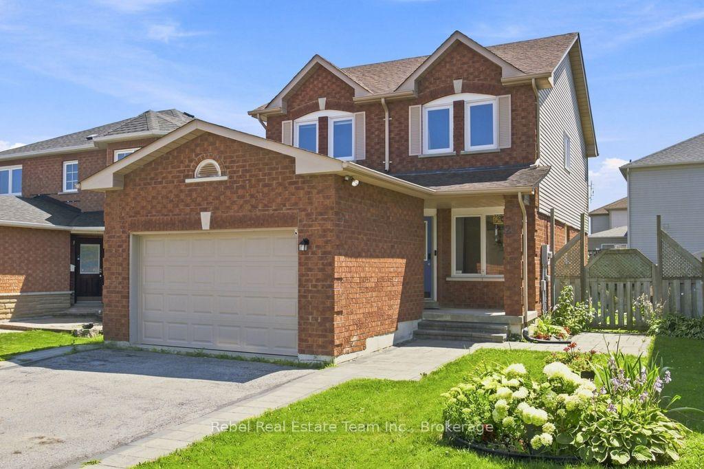 Photo 2 of 21 Bottrell Street, Clarington, Bowmanville — HOMEH