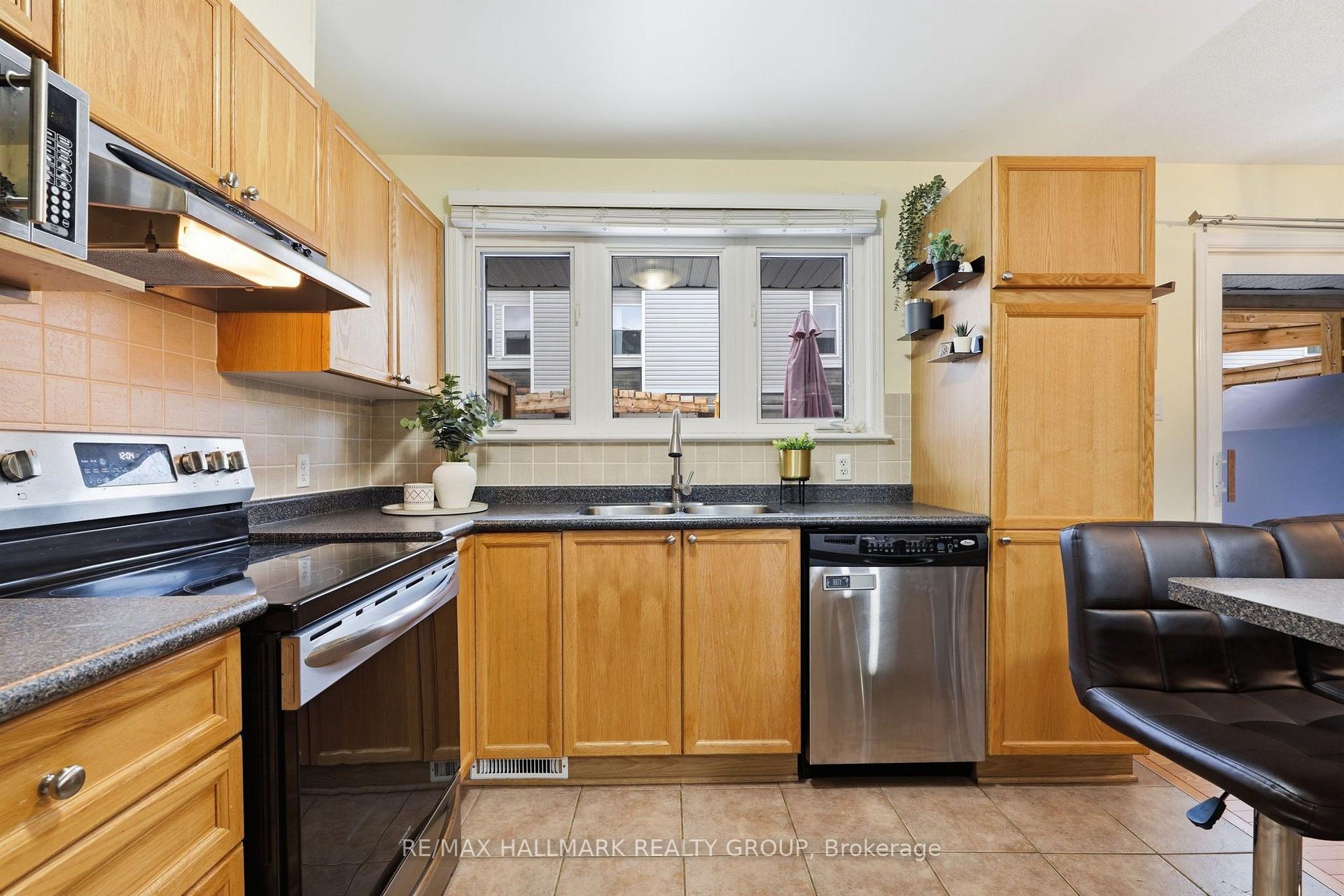 Photo 6 of 114 Monterey Drive, Ottawa, Leslie Park — HOMEH