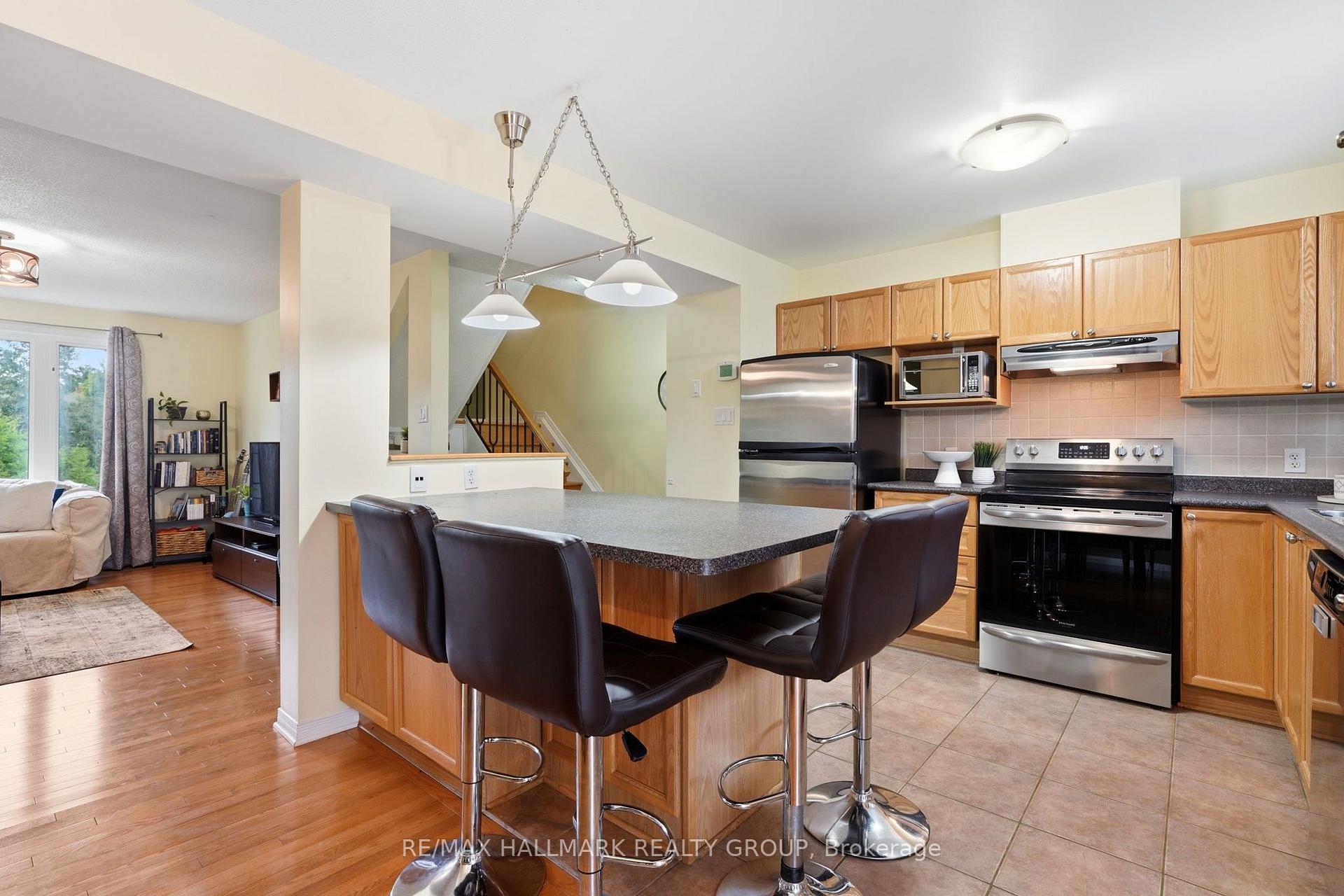 Photo 8 of 114 Monterey Drive, Ottawa, Leslie Park — HOMEH