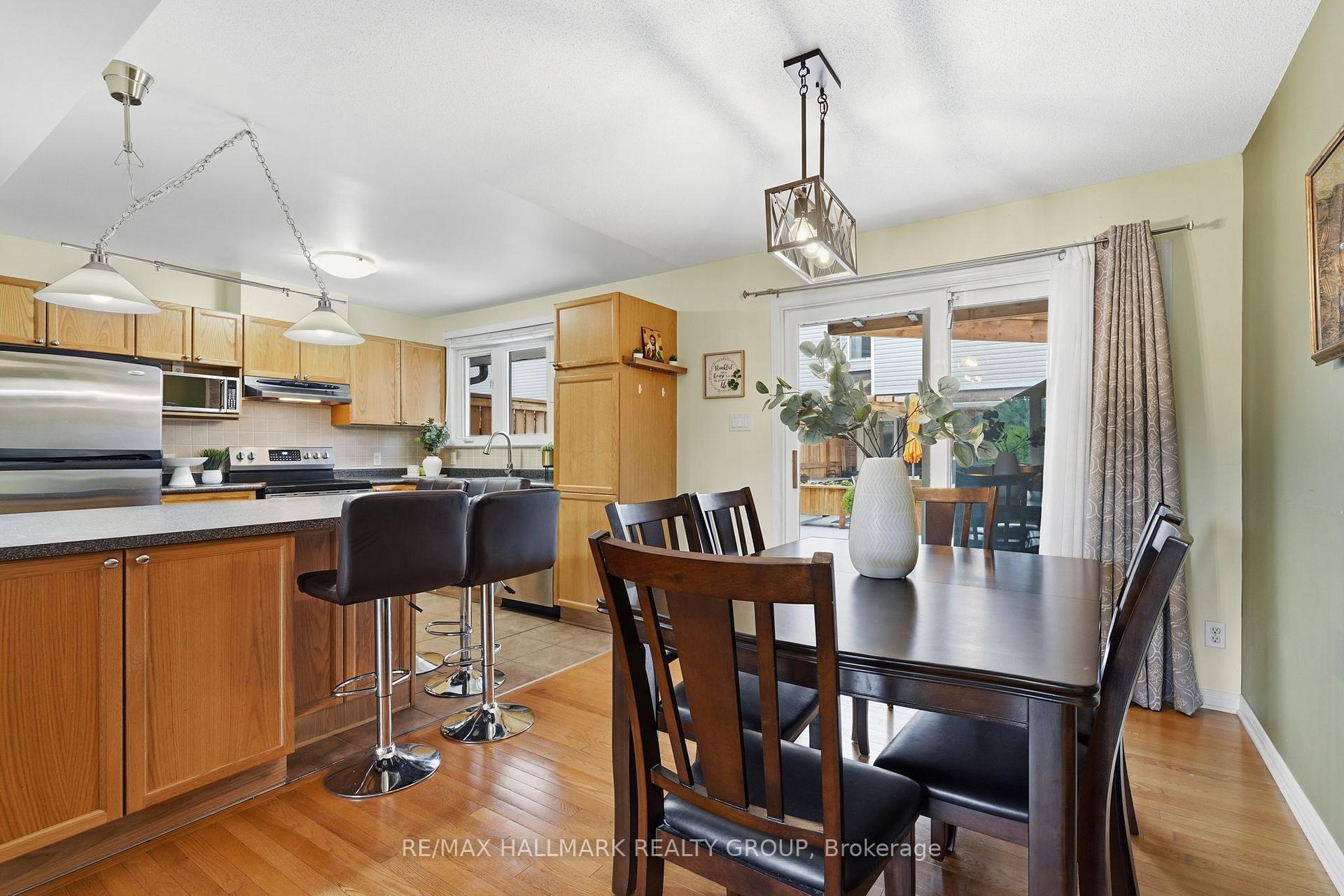 Photo 11 of 114 Monterey Drive, Ottawa, Leslie Park — HOMEH
