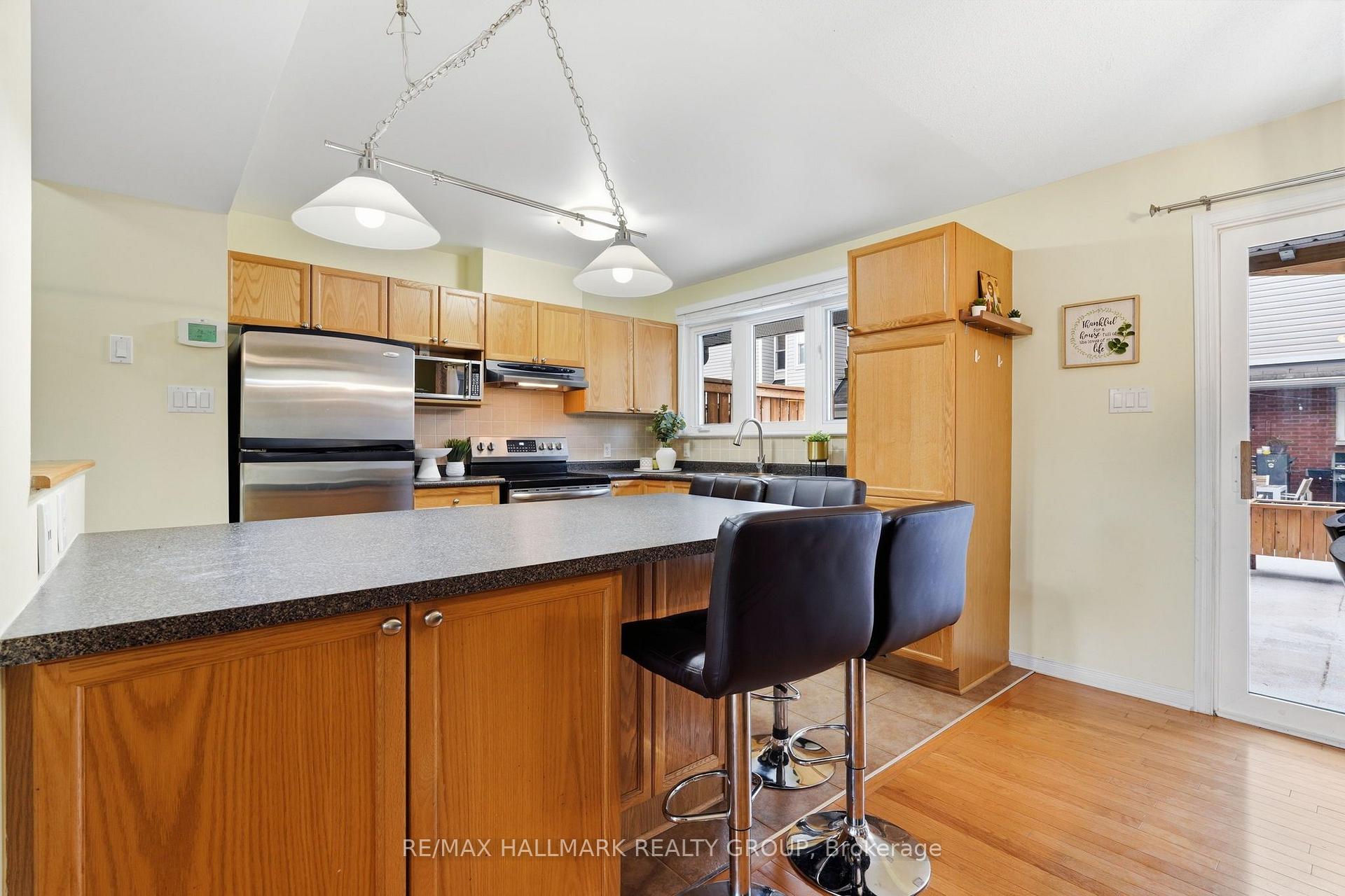 Photo 12 of 114 Monterey Drive, Ottawa, Leslie Park — HOMEH
