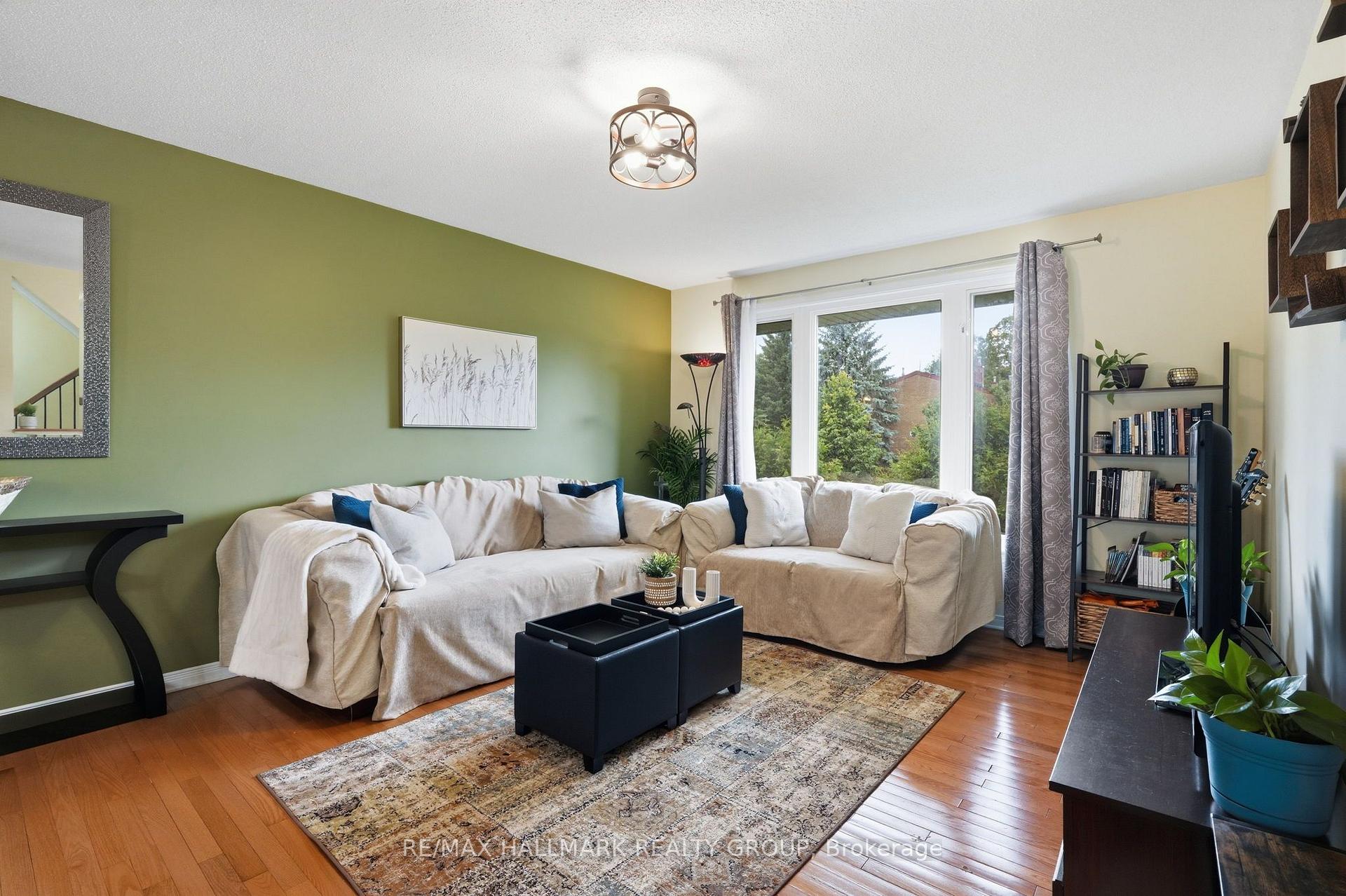Photo 13 of 114 Monterey Drive, Ottawa, Leslie Park — HOMEH