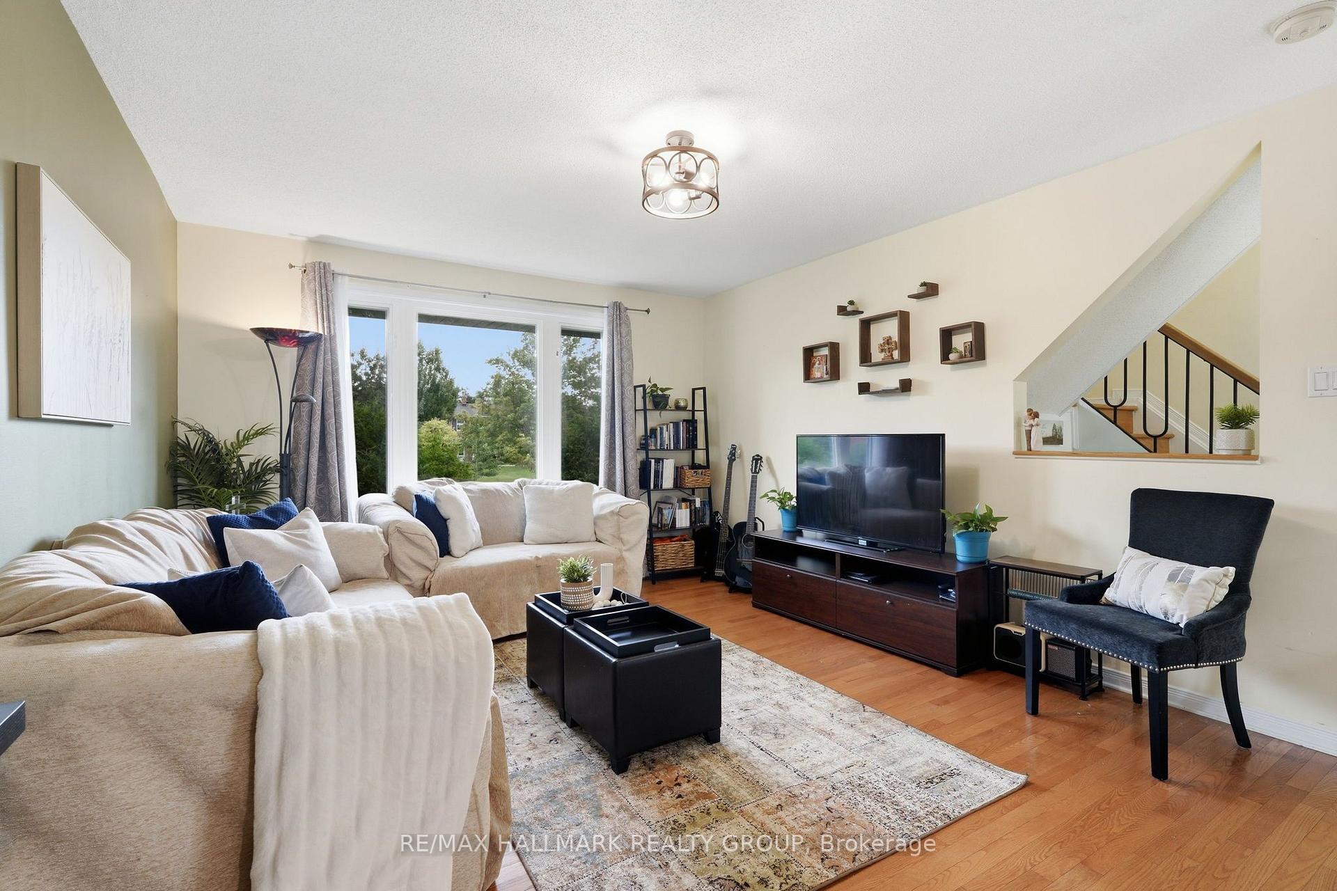 Photo 14 of 114 Monterey Drive, Ottawa, Leslie Park — HOMEH