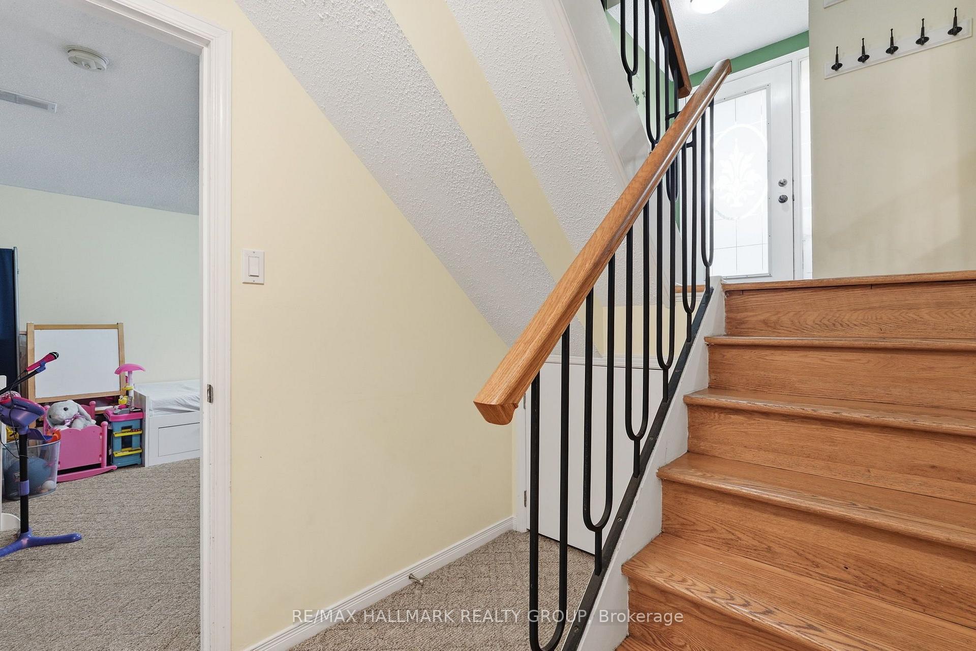 Photo 16 of 114 Monterey Drive, Ottawa, Leslie Park — HOMEH