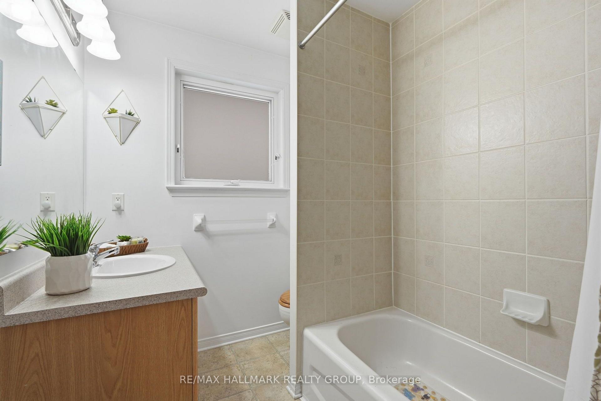Photo 17 of 114 Monterey Drive, Ottawa, Leslie Park — HOMEH