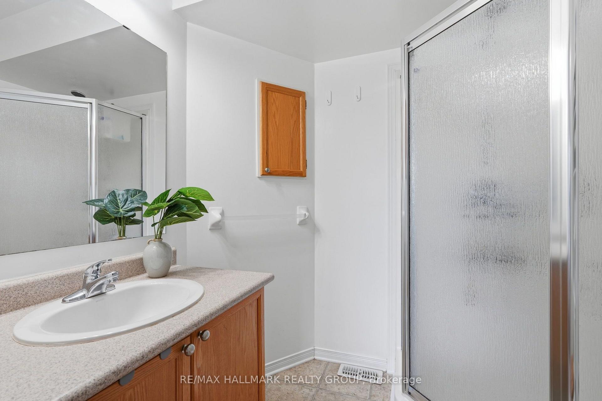 Photo 22 of 114 Monterey Drive, Ottawa, Leslie Park — HOMEH