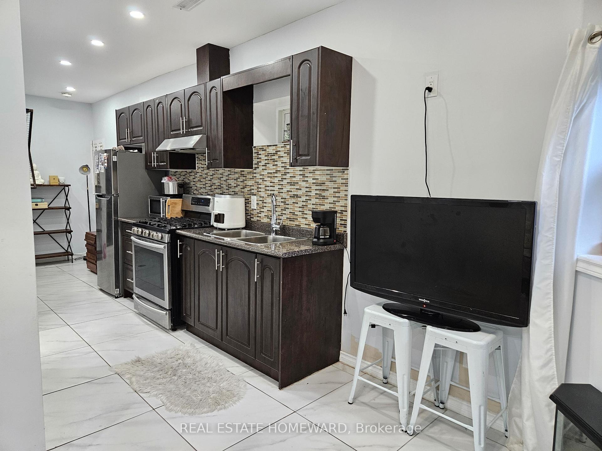 Photo 1 of Unit Lower, 141 Coxwell Avenue, Toronto, The Beaches — HOMEH