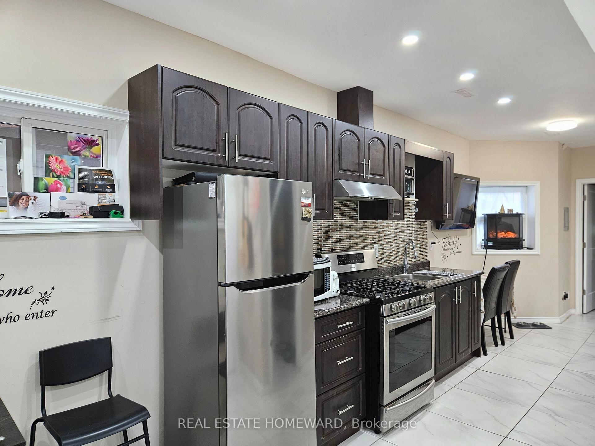 Photo 2 of Unit Lower, 141 Coxwell Avenue, Toronto, The Beaches — HOMEH