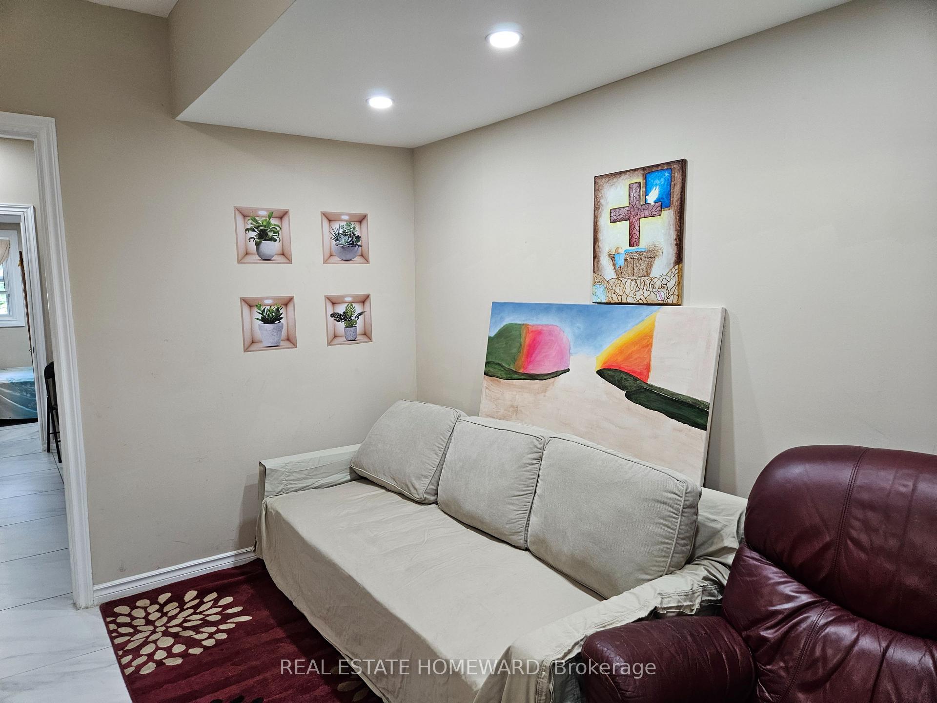 Photo 7 of Unit Lower, 141 Coxwell Avenue, Toronto, The Beaches — HOMEH