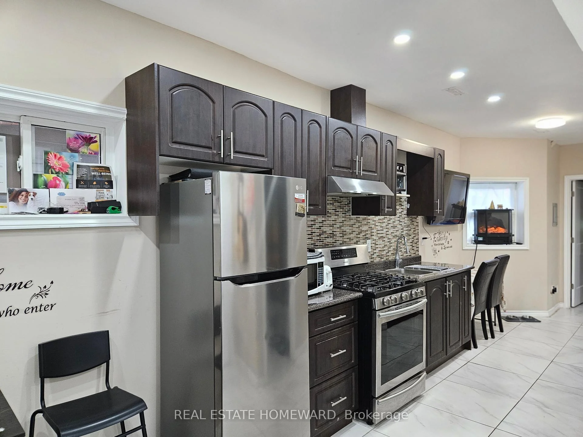Photo 3 of Unit Lower, 141 Coxwell Avenue, Toronto, The Beaches — HOMEH