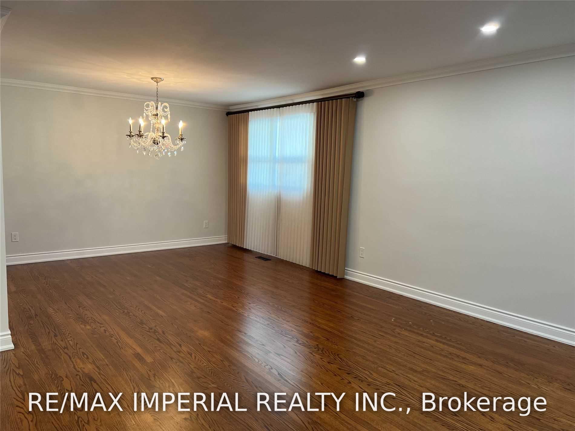 Photo 3 of 8 Multiflora Place, Markham, Bayview Fairway-Bayview Country Club Estates — HOMEH