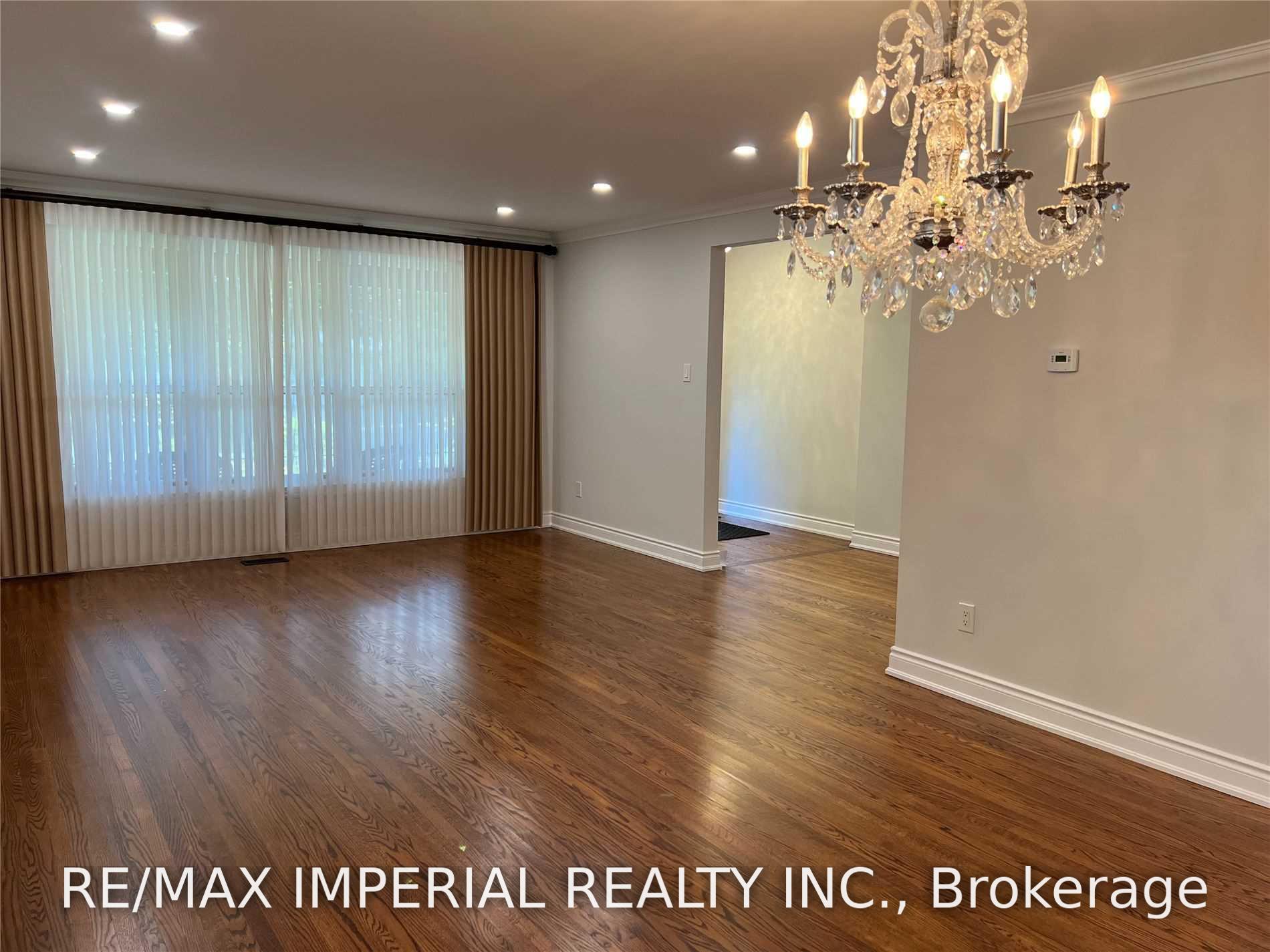 Photo 5 of 8 Multiflora Place, Markham, Bayview Fairway-Bayview Country Club Estates — HOMEH