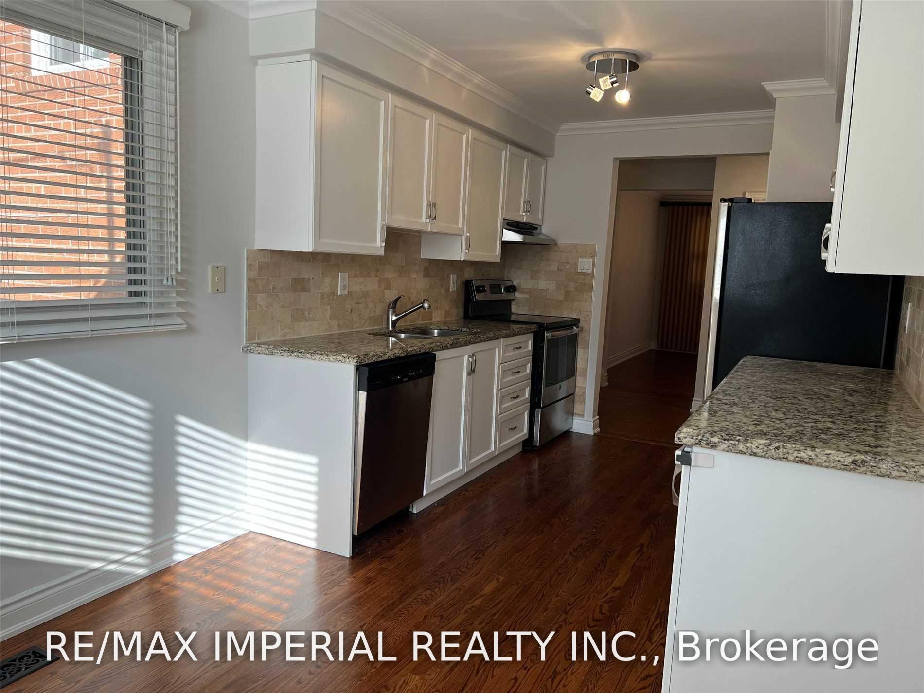 Photo 11 of 8 Multiflora Place, Markham, Bayview Fairway-Bayview Country Club Estates — HOMEH