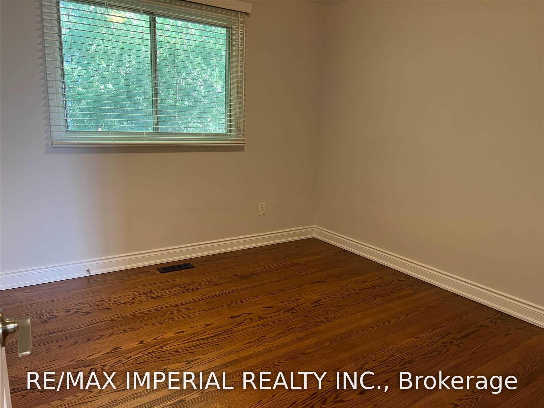 Photo 13 of 8 Multiflora Place, Markham, Bayview Fairway-Bayview Country Club Estates — HOMEH