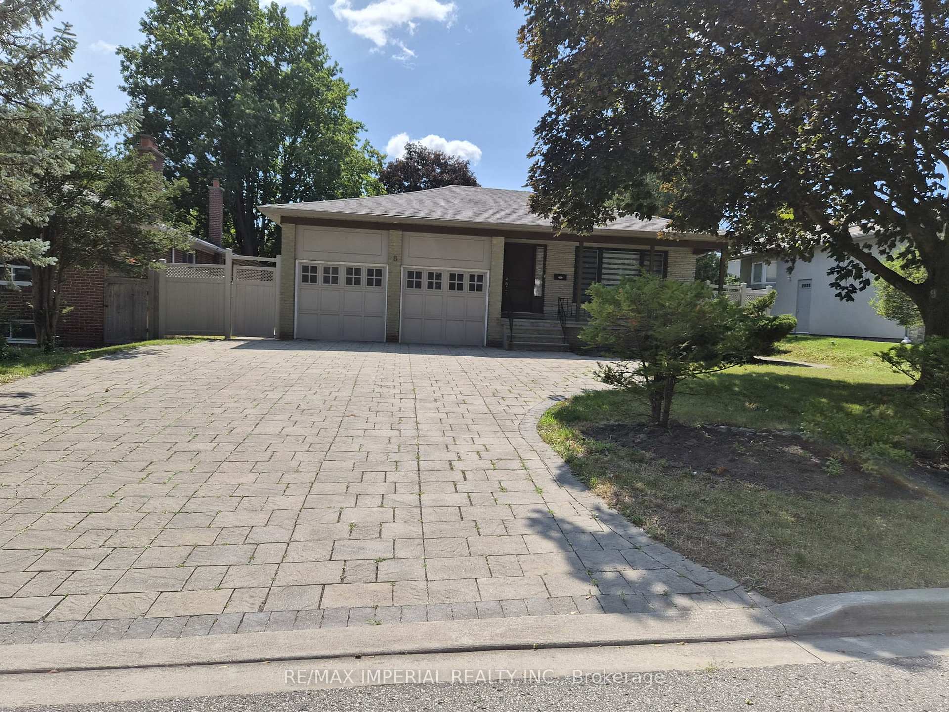 Photo 2 of 8 Multiflora Place, Markham, Bayview Fairway-Bayview Country Club Estates — HOMEH