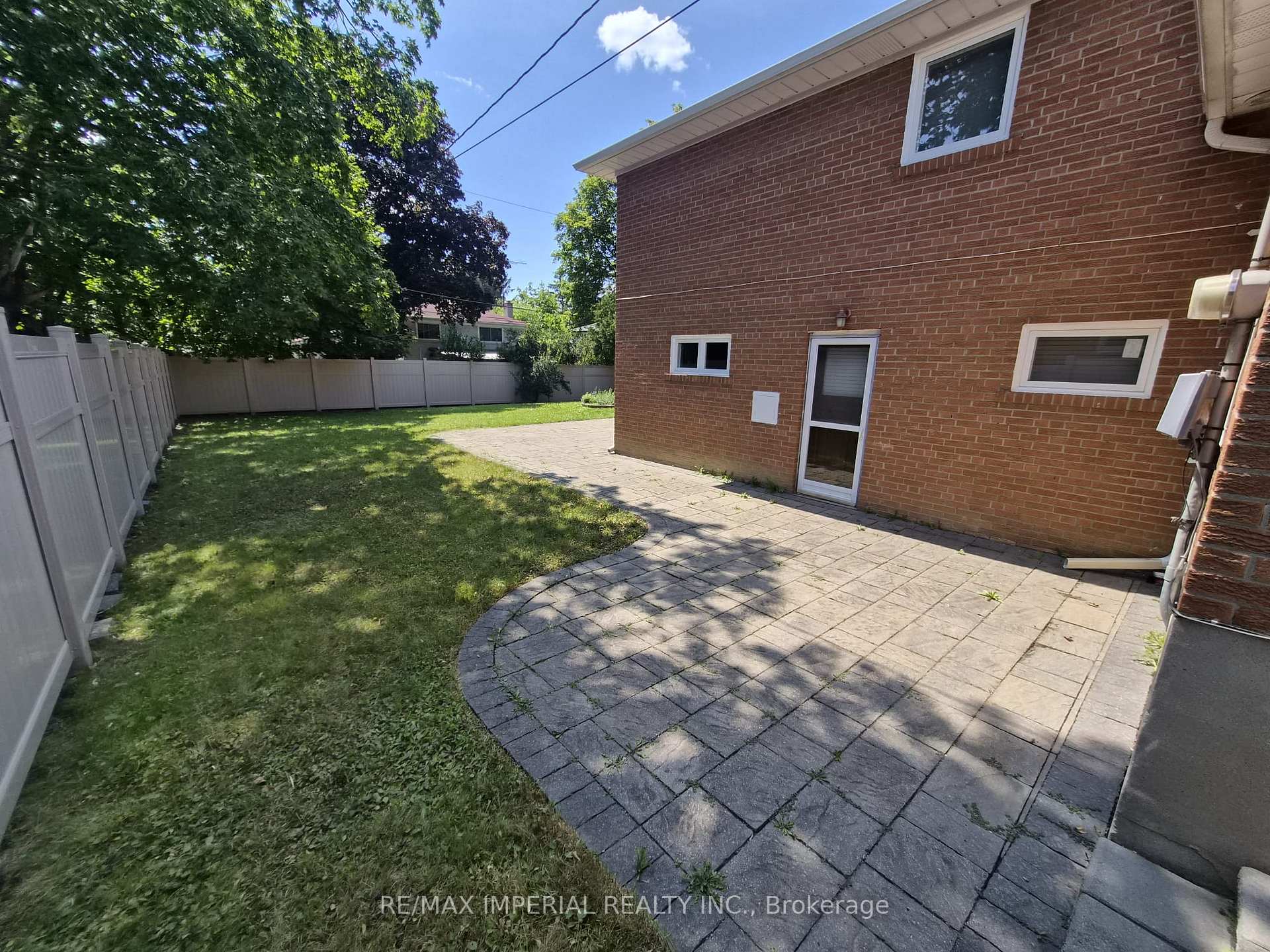 Photo 6 of 8 Multiflora Place, Markham, Bayview Fairway-Bayview Country Club Estates — HOMEH