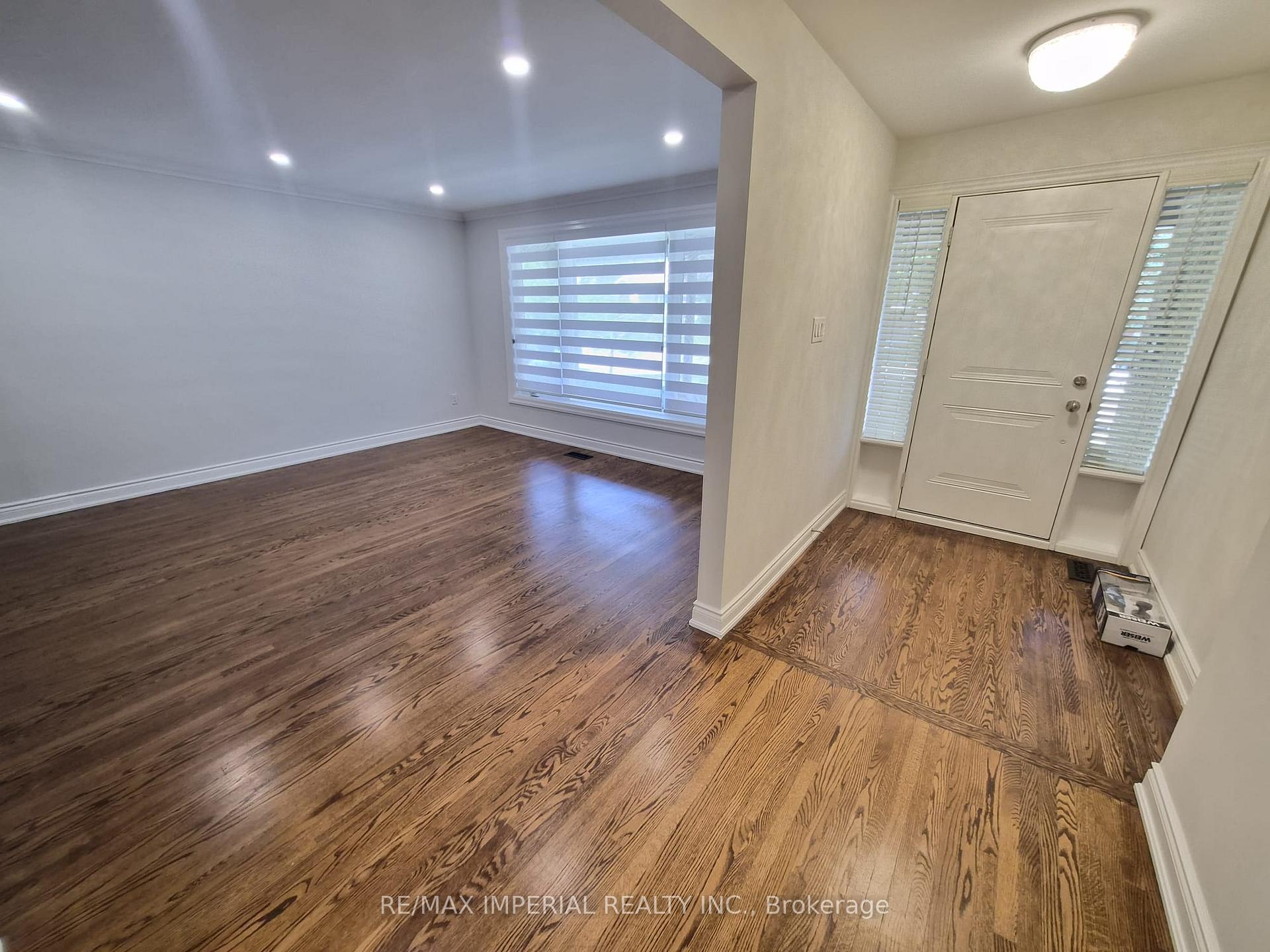 Photo 10 of 8 Multiflora Place, Markham, Bayview Fairway-Bayview Country Club Estates — HOMEH