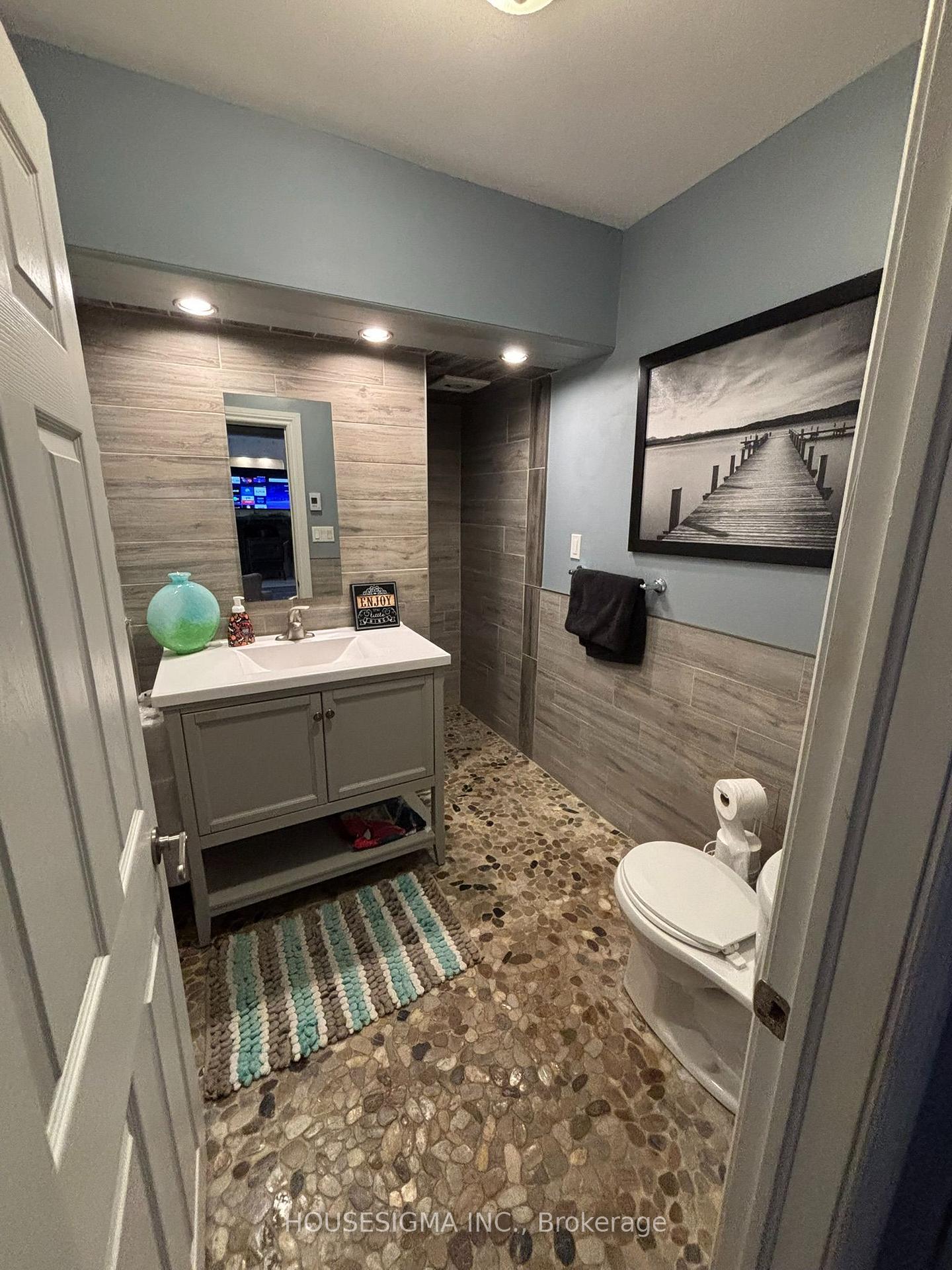 Photo 24 of 21063 Riverview Drive, Thames Centre, Rural Thames Centre — HOMEH