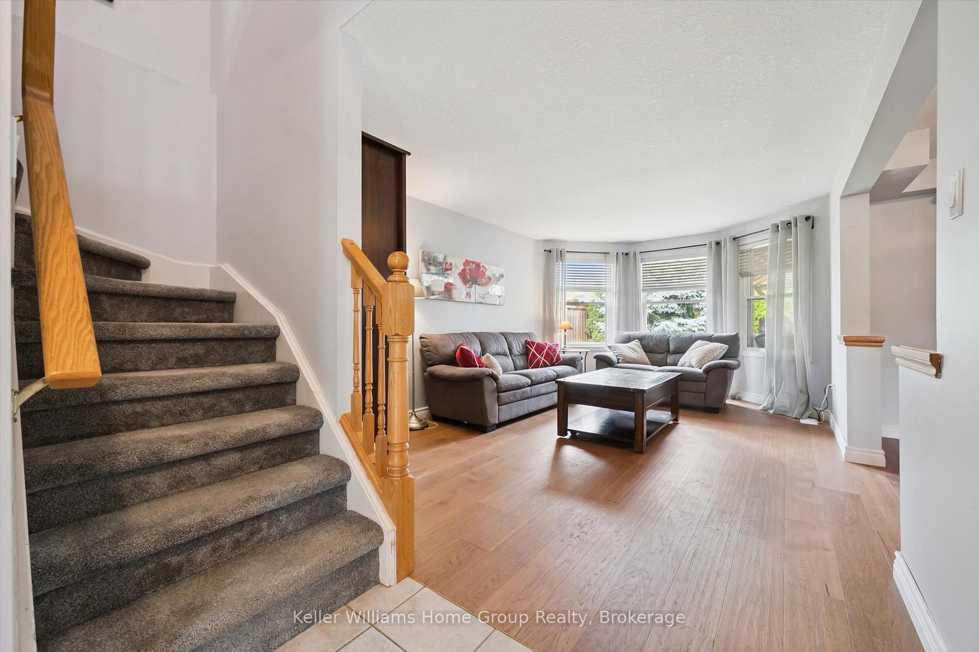Photo 5 of 217 Deerpath Drive, Guelph, Willow West/Sugarbush/West Acres — HOMEH