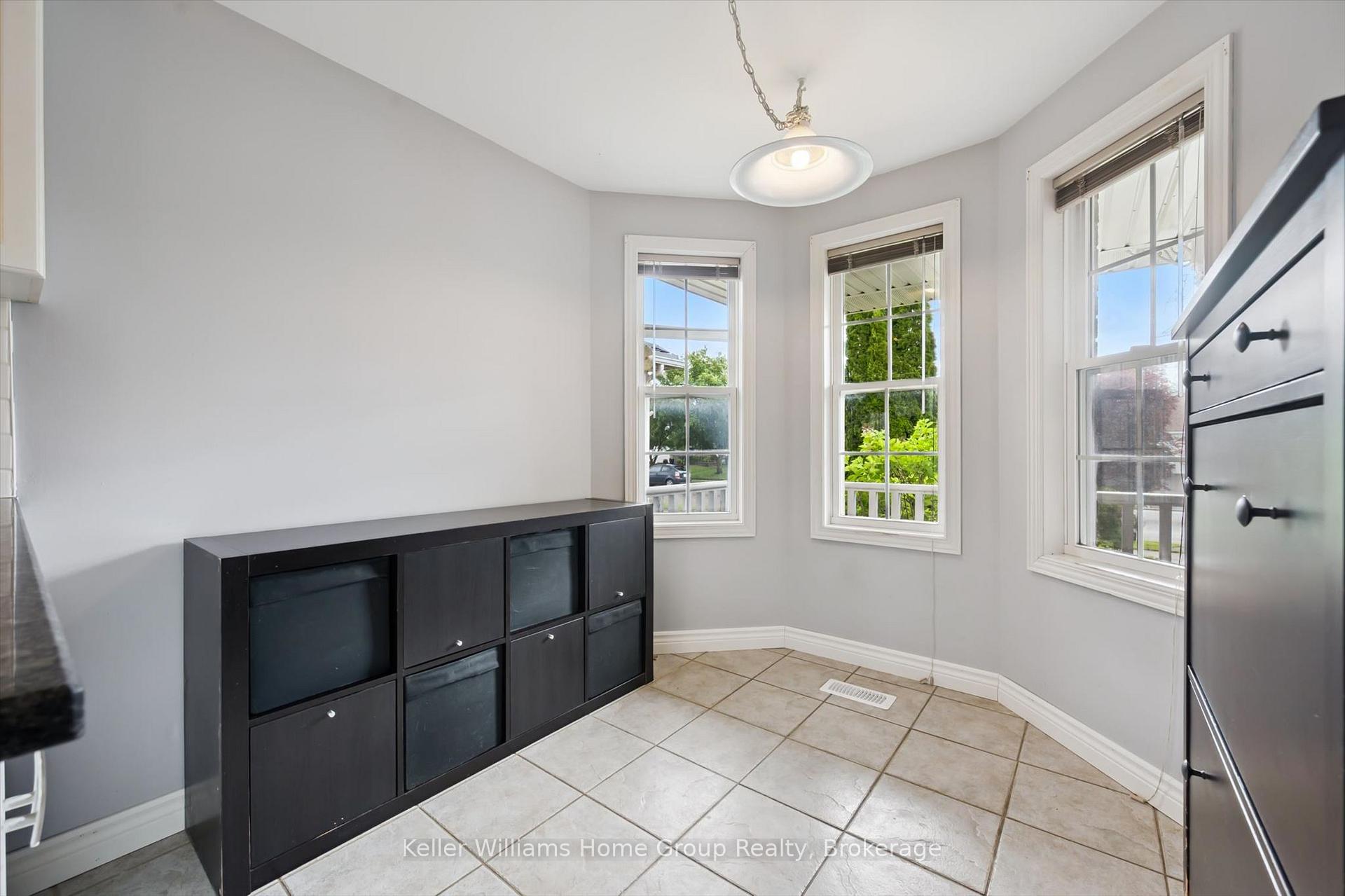 Photo 10 of 217 Deerpath Drive, Guelph, Willow West/Sugarbush/West Acres — HOMEH