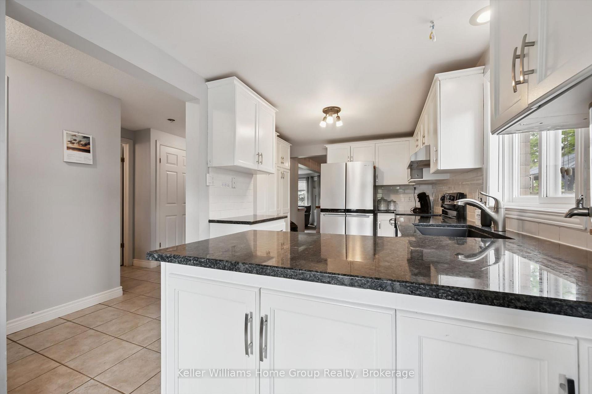 Photo 11 of 217 Deerpath Drive, Guelph, Willow West/Sugarbush/West Acres — HOMEH
