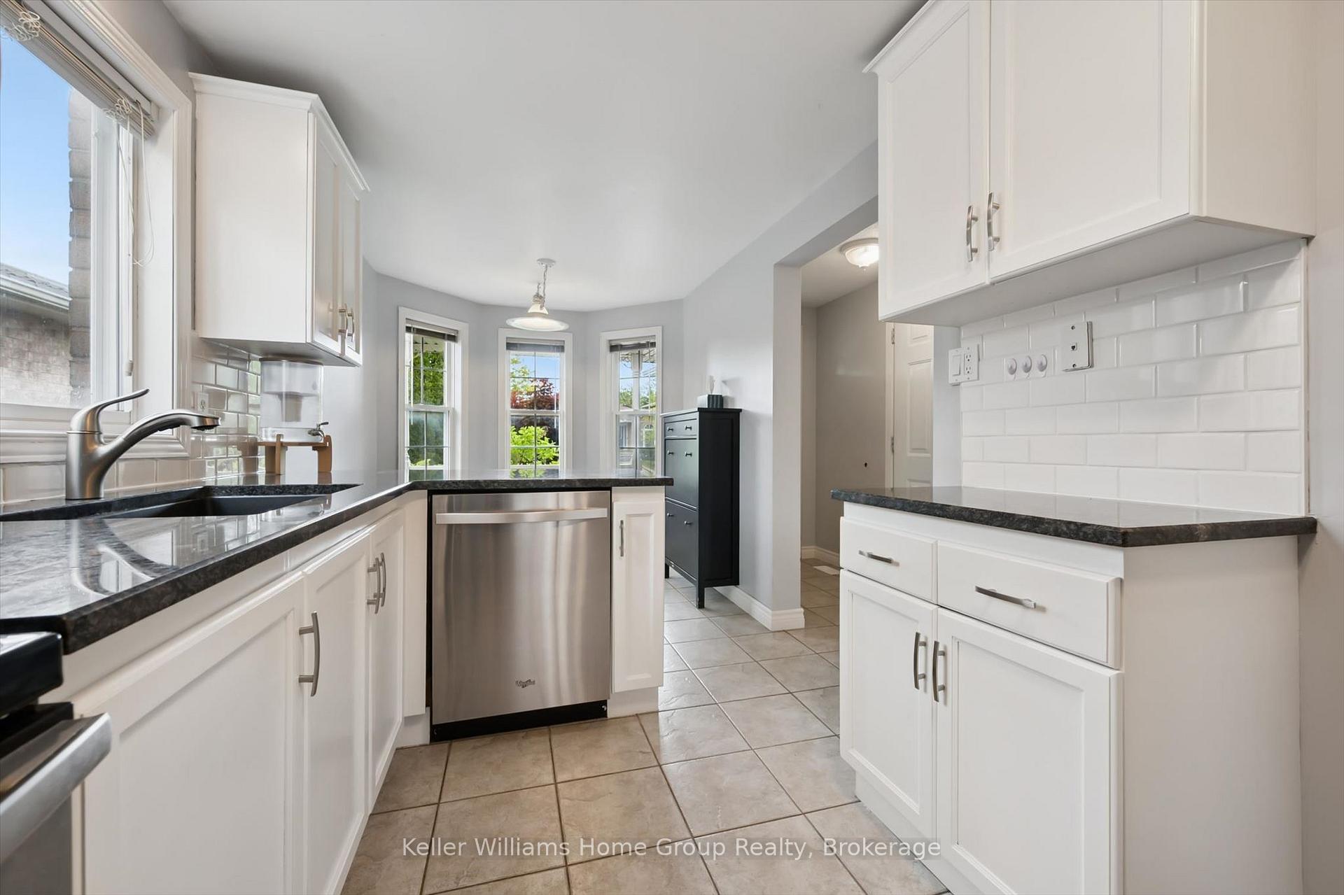 Photo 17 of 217 Deerpath Drive, Guelph, Willow West/Sugarbush/West Acres — HOMEH