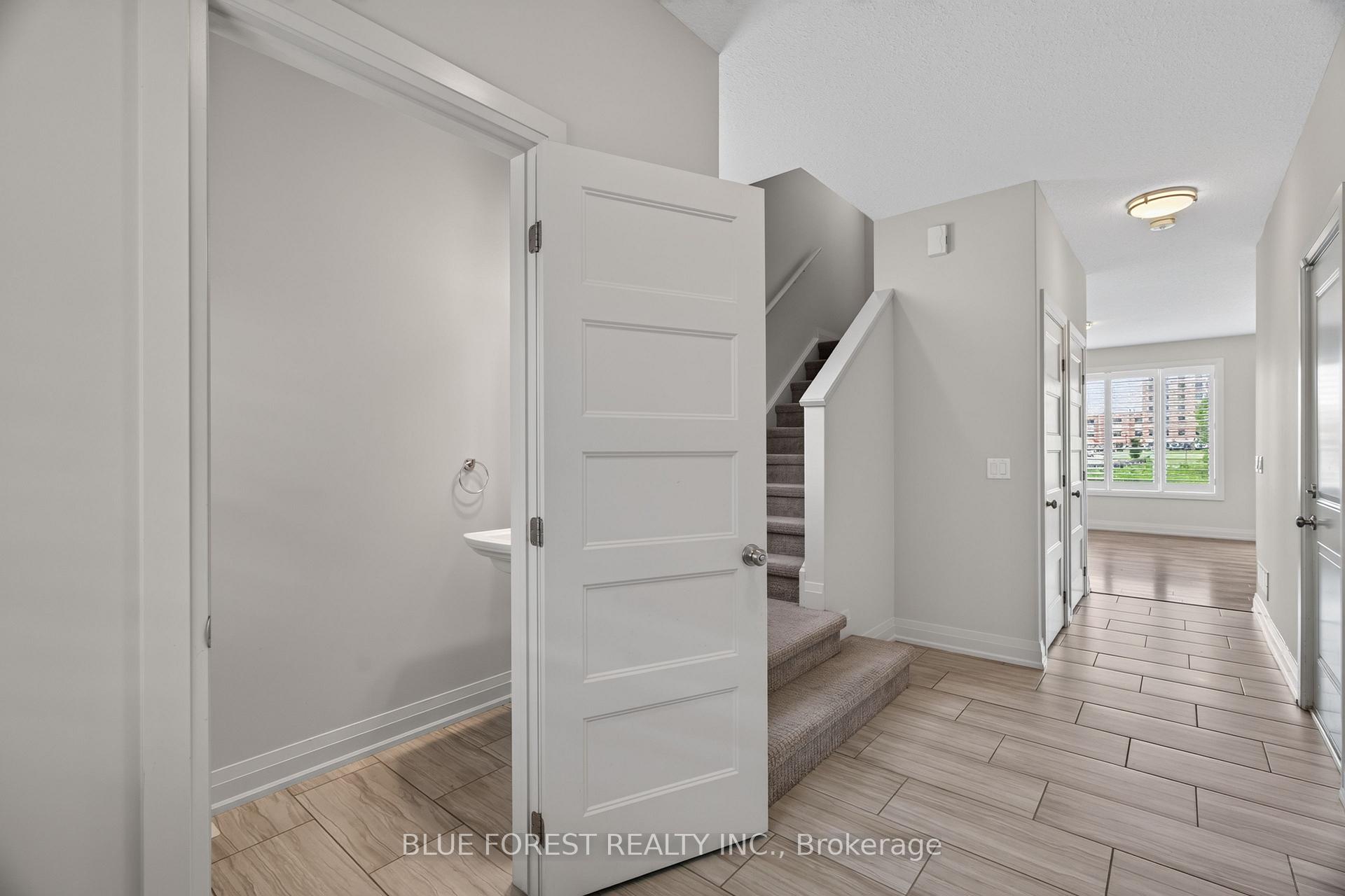 Photo 5 of Unit 126, 3025 Singleton Avenue, London, South W — HOMEH