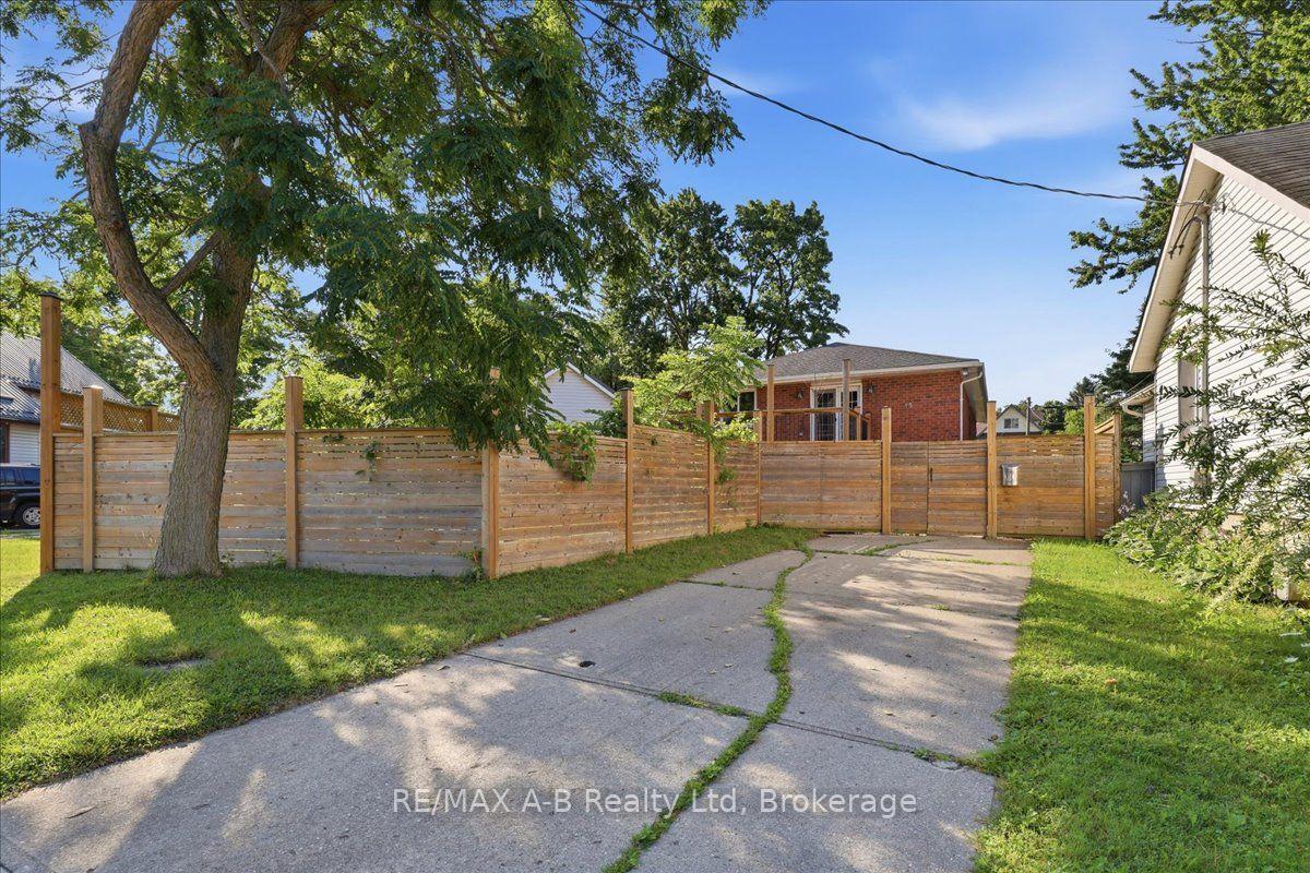 Photo 3 of 15 Railway Street, Stratford — HOMEH