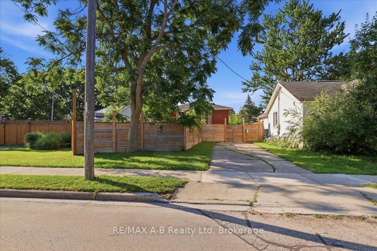 Photo 5 of 15 Railway Street, Stratford — HOMEH