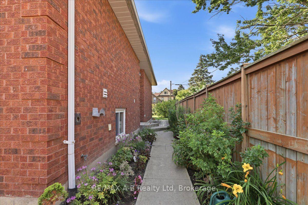 Photo 9 of 15 Railway Street, Stratford — HOMEH