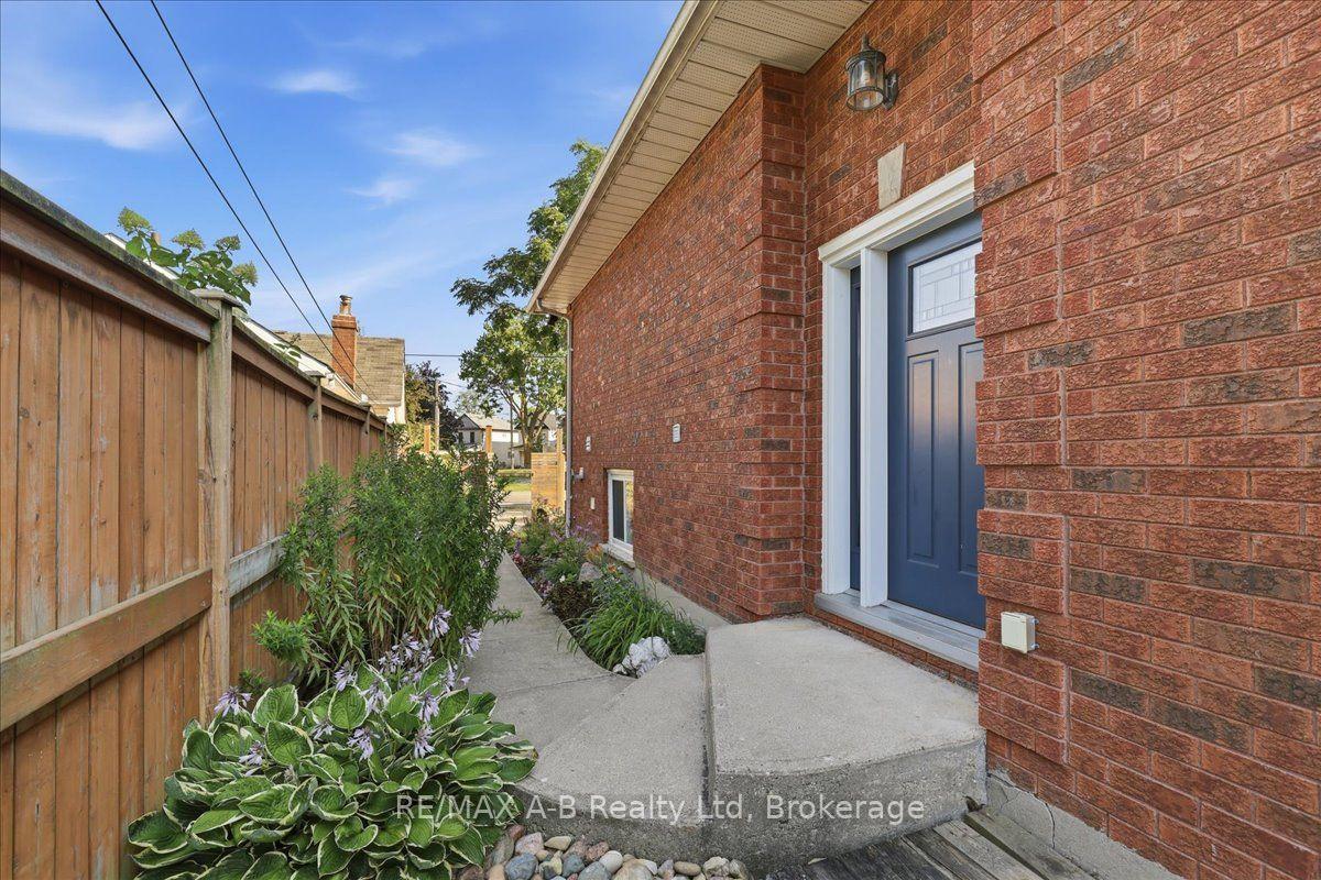 Photo 10 of 15 Railway Street, Stratford — HOMEH