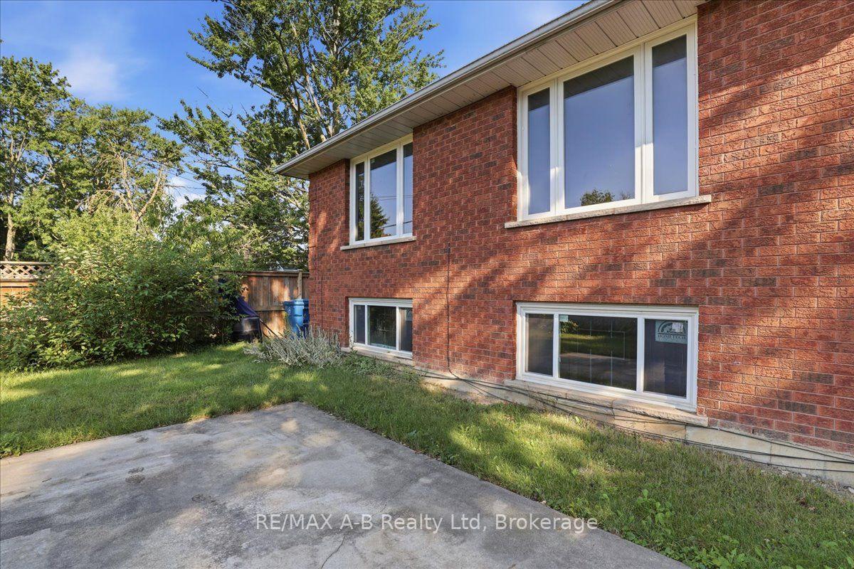 Photo 43 of 15 Railway Street, Stratford — HOMEH