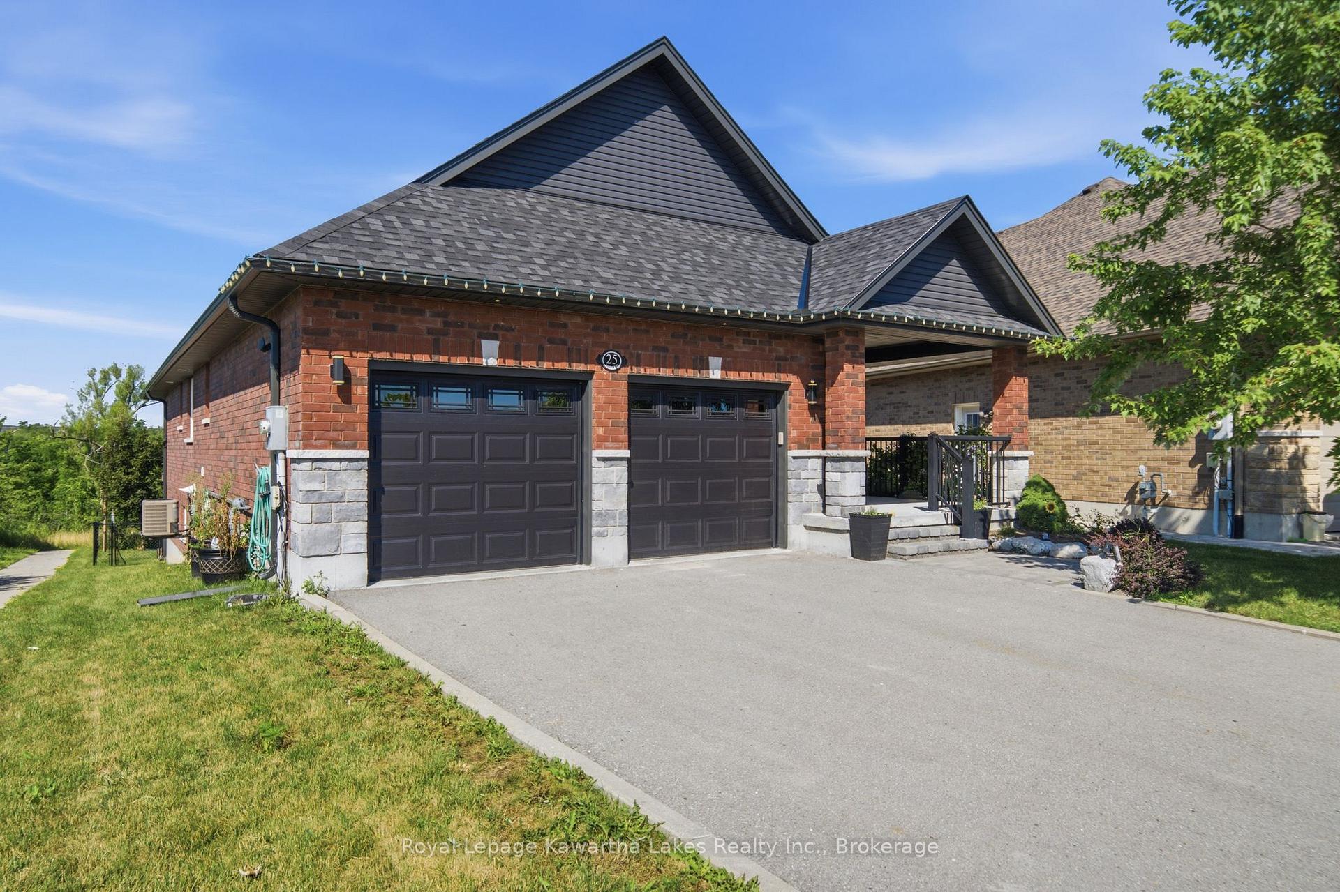 Photo 2 of 25 Barron Boulevard, Kawartha Lakes, Lindsay — HOMEH