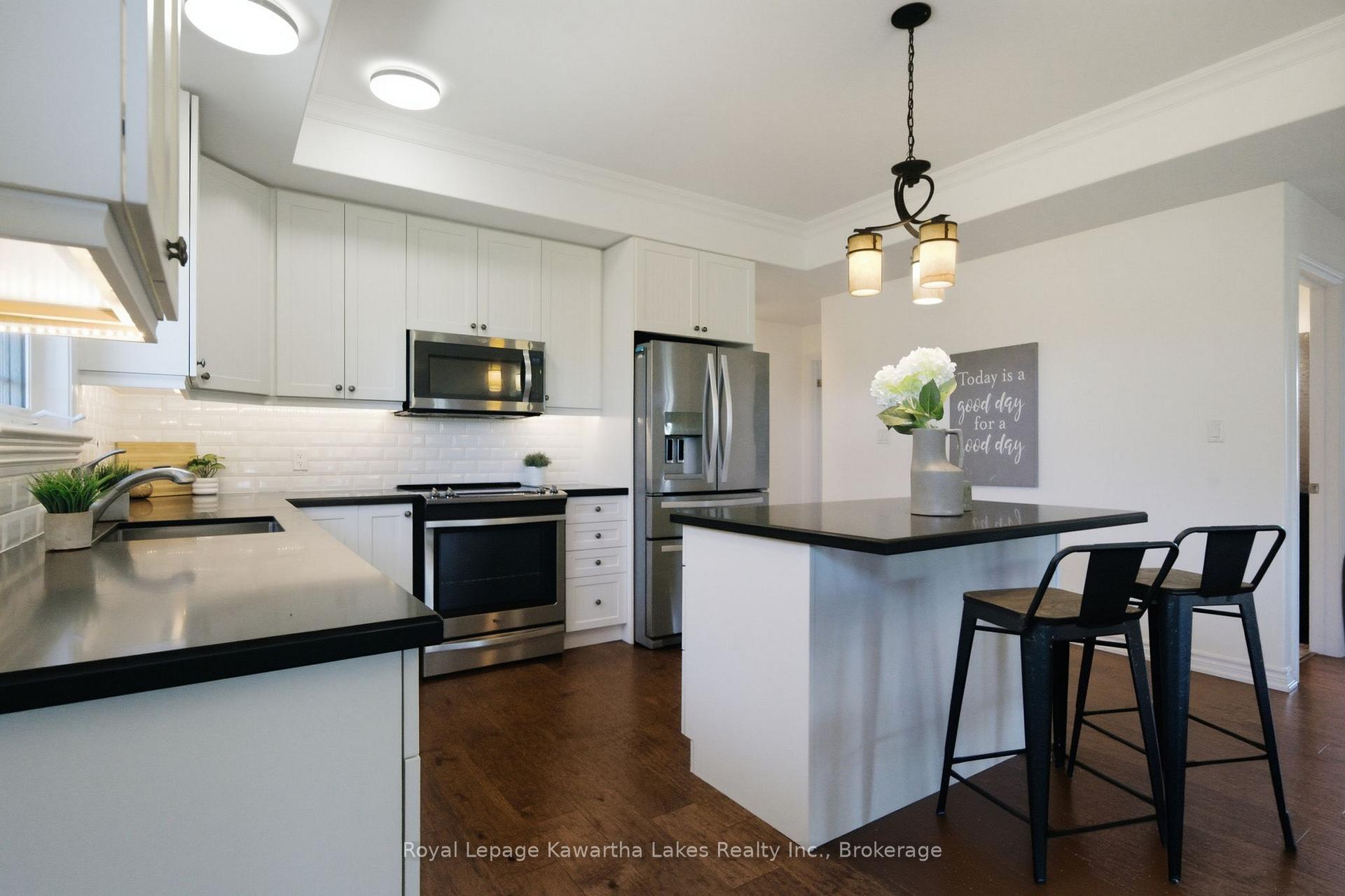 Photo 6 of 25 Barron Boulevard, Kawartha Lakes, Lindsay — HOMEH