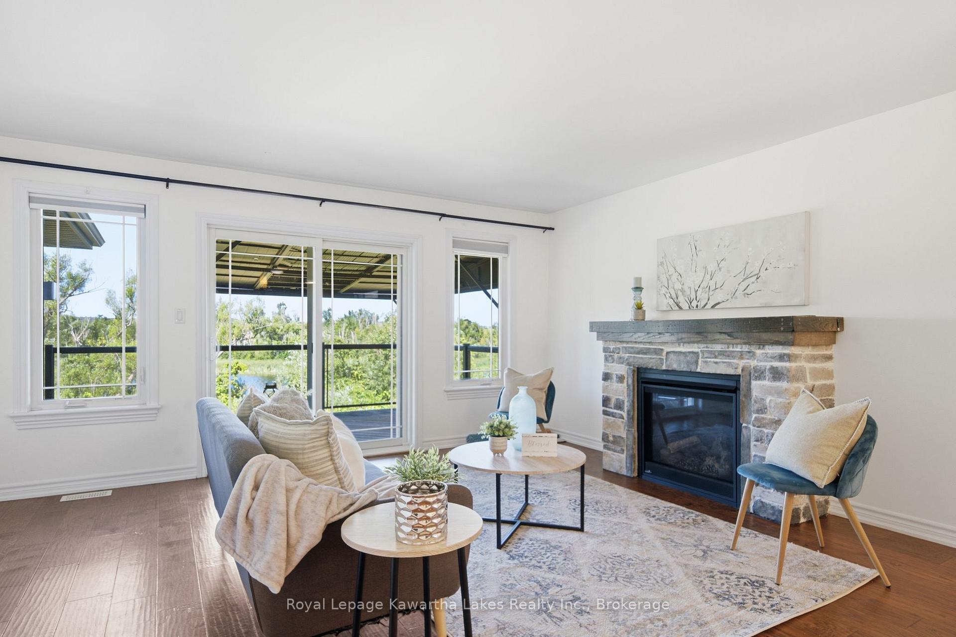 Photo 8 of 25 Barron Boulevard, Kawartha Lakes, Lindsay — HOMEH